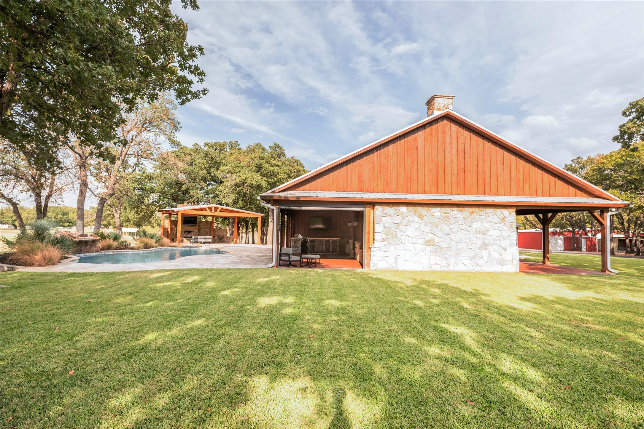Single Family Residence For Sale in Montague County , 423 Brazos Street, Bowie, Texas 76230, 2 Bedroom, 2 Bathroom, 5 Garage spaces, 1,780 Sqft, built in 2017, mls#21398914, Real Estate Agent in Bowie, Homes For Sale in Montague county, Homes For Sale in Bowie, Realtor in Bowie Texas, Real Estate Brokerage Independent Realty Texas, Luminita Cordes Realtor