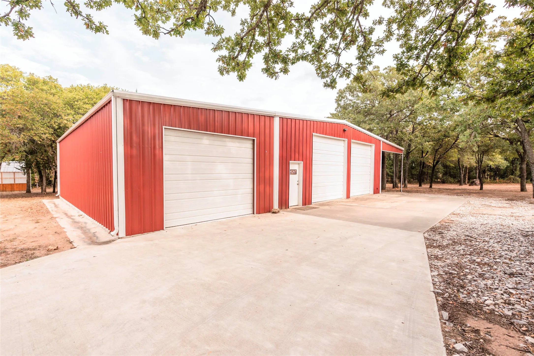 Single Family Residence For Sale in Montague County , 423 Brazos Street, Bowie, Texas 76230, 2 Bedroom, 2 Bathroom, 5 Garage spaces, 1,780 Sqft, built in 2017, mls#21398914, Real Estate Agent in Bowie, Homes For Sale in Montague county, Homes For Sale in Bowie, Realtor in Bowie Texas, Real Estate Brokerage Independent Realty Texas, Luminita Cordes Realtor