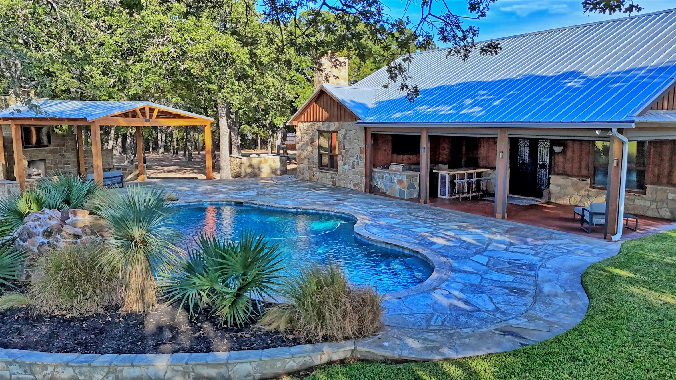 Single Family Residence For Sale in Montague County , 423 Brazos Street, Bowie, Texas 76230, 2 Bedroom, 2 Bathroom, 5 Garage spaces, 1,780 Sqft, built in 2017, mls#21398914, Real Estate Agent in Bowie, Homes For Sale in Montague county, Homes For Sale in Bowie, Realtor in Bowie Texas, Real Estate Brokerage Independent Realty Texas, Luminita Cordes Realtor