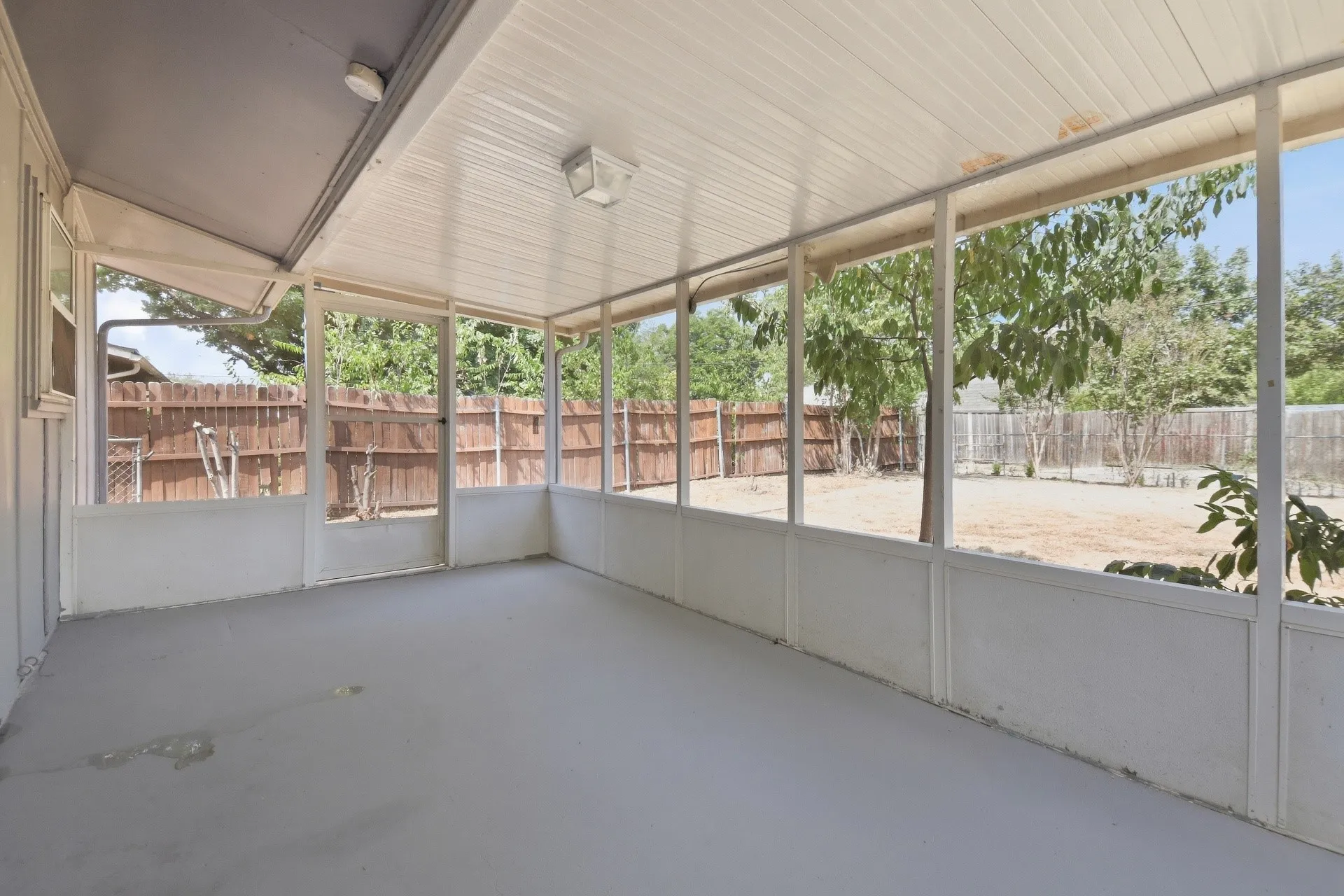 Single Family Residence For Rent in Dallas County , 2420 Bamboo Street, Mesquite, Texas 75150, 3 Bedroom, 2 Bathroom, 1 Garage spaces, 1,046 Sqft, built in 1961, mls#21399158, Real Estate Agent in Mesquite, Homes For Rent in Dallas county, Homes For Rent in Mesquite, Realtor in Mesquite Texas, Real Estate Brokerage Independent Realty Texas, Luminita Cordes Realtor