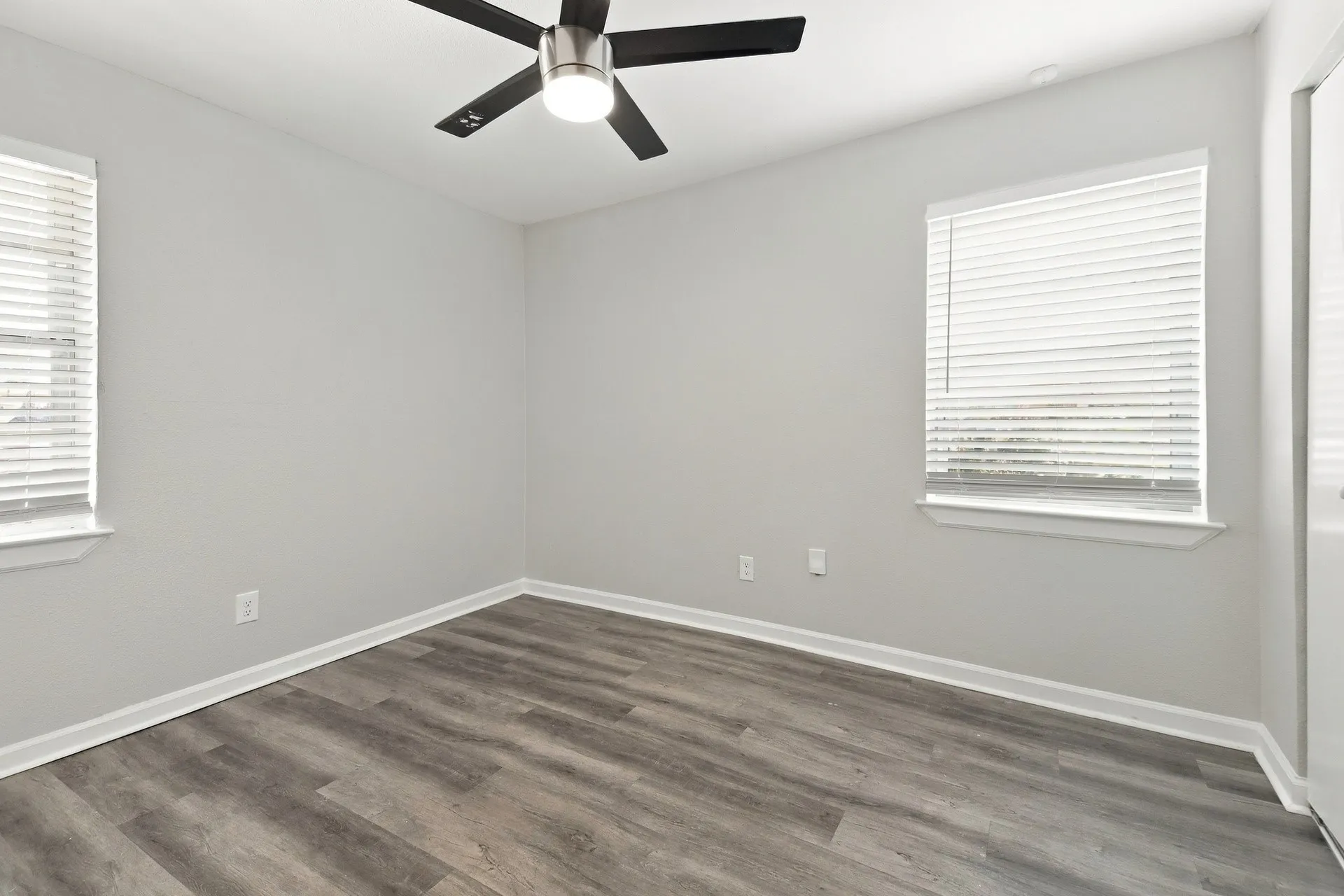 Single Family Residence For Rent in Dallas County , 2420 Bamboo Street, Mesquite, Texas 75150, 3 Bedroom, 2 Bathroom, 1 Garage spaces, 1,046 Sqft, built in 1961, mls#21399158, Real Estate Agent in Mesquite, Homes For Rent in Dallas county, Homes For Rent in Mesquite, Realtor in Mesquite Texas, Real Estate Brokerage Independent Realty Texas, Luminita Cordes Realtor