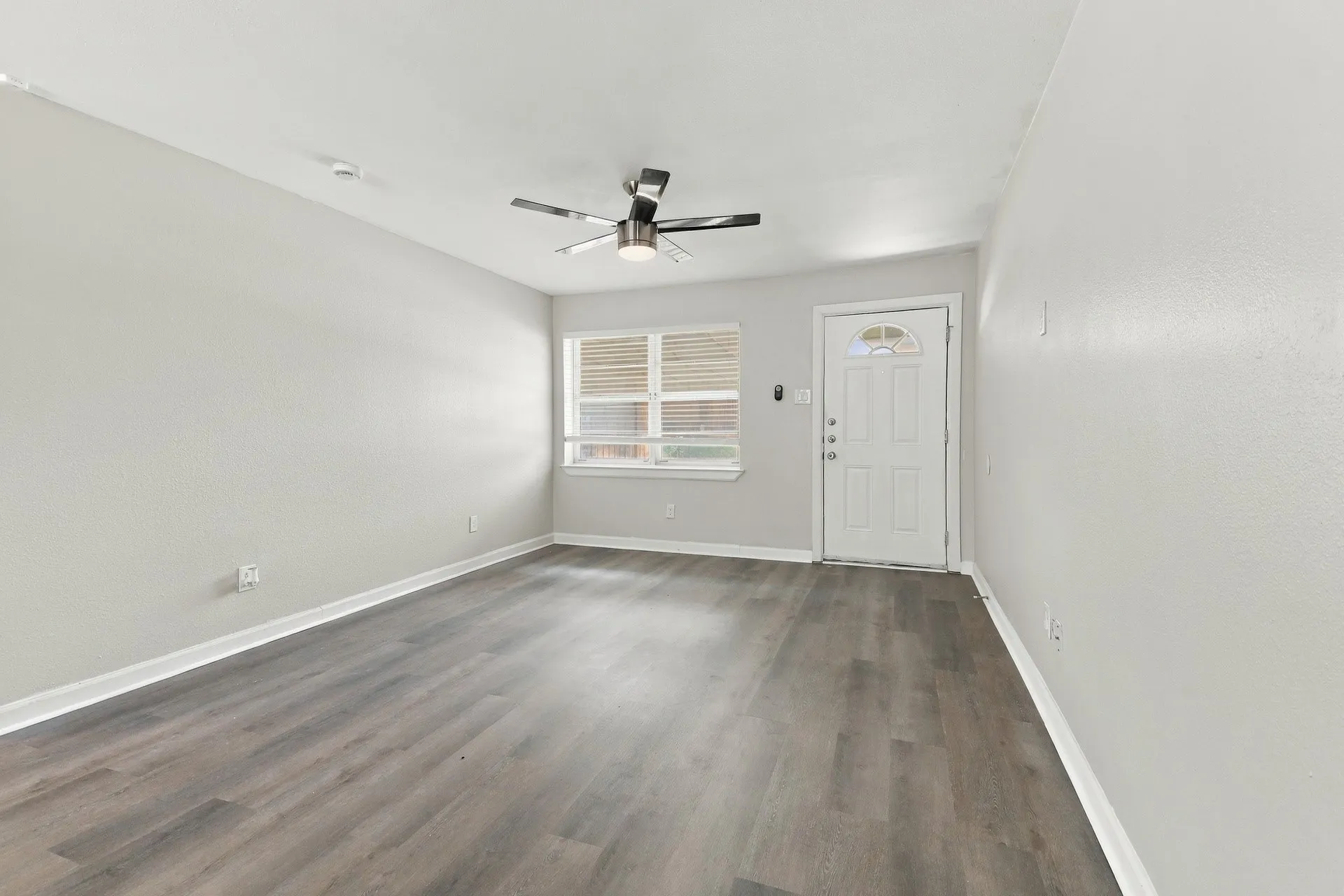 Single Family Residence For Rent in Dallas County , 2420 Bamboo Street, Mesquite, Texas 75150, 3 Bedroom, 2 Bathroom, 1 Garage spaces, 1,046 Sqft, built in 1961, mls#21399158, Real Estate Agent in Mesquite, Homes For Rent in Dallas county, Homes For Rent in Mesquite, Realtor in Mesquite Texas, Real Estate Brokerage Independent Realty Texas, Luminita Cordes Realtor