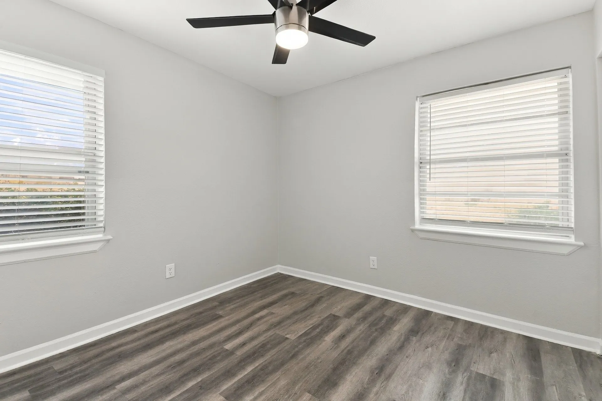Single Family Residence For Rent in Dallas County , 2420 Bamboo Street, Mesquite, Texas 75150, 3 Bedroom, 2 Bathroom, 1 Garage spaces, 1,046 Sqft, built in 1961, mls#21399158, Real Estate Agent in Mesquite, Homes For Rent in Dallas county, Homes For Rent in Mesquite, Realtor in Mesquite Texas, Real Estate Brokerage Independent Realty Texas, Luminita Cordes Realtor