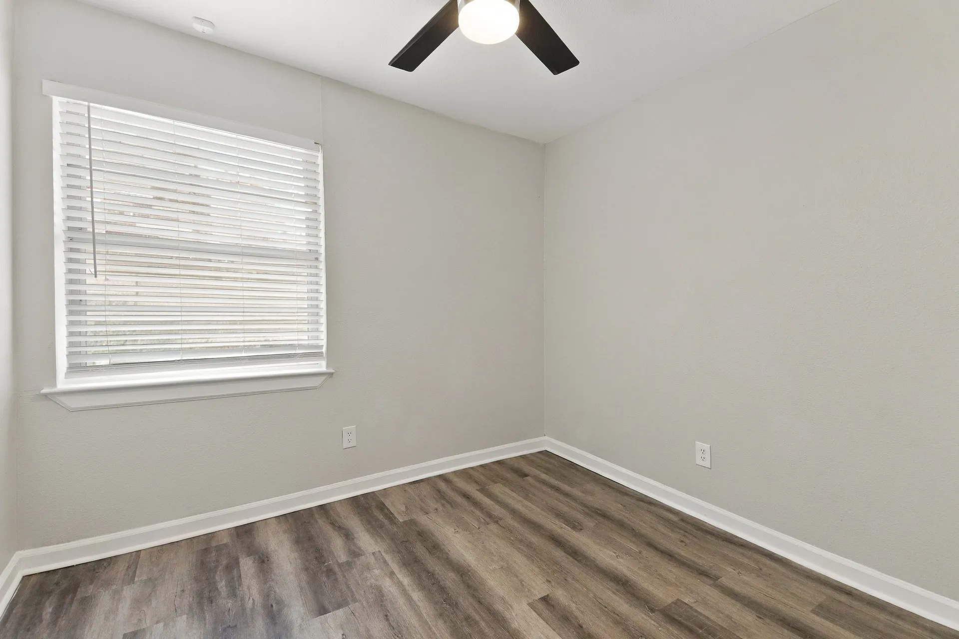 Single Family Residence For Rent in Dallas County , 2420 Bamboo Street, Mesquite, Texas 75150, 3 Bedroom, 2 Bathroom, 1 Garage spaces, 1,046 Sqft, built in 1961, mls#21399158, Real Estate Agent in Mesquite, Homes For Rent in Dallas county, Homes For Rent in Mesquite, Realtor in Mesquite Texas, Real Estate Brokerage Independent Realty Texas, Luminita Cordes Realtor