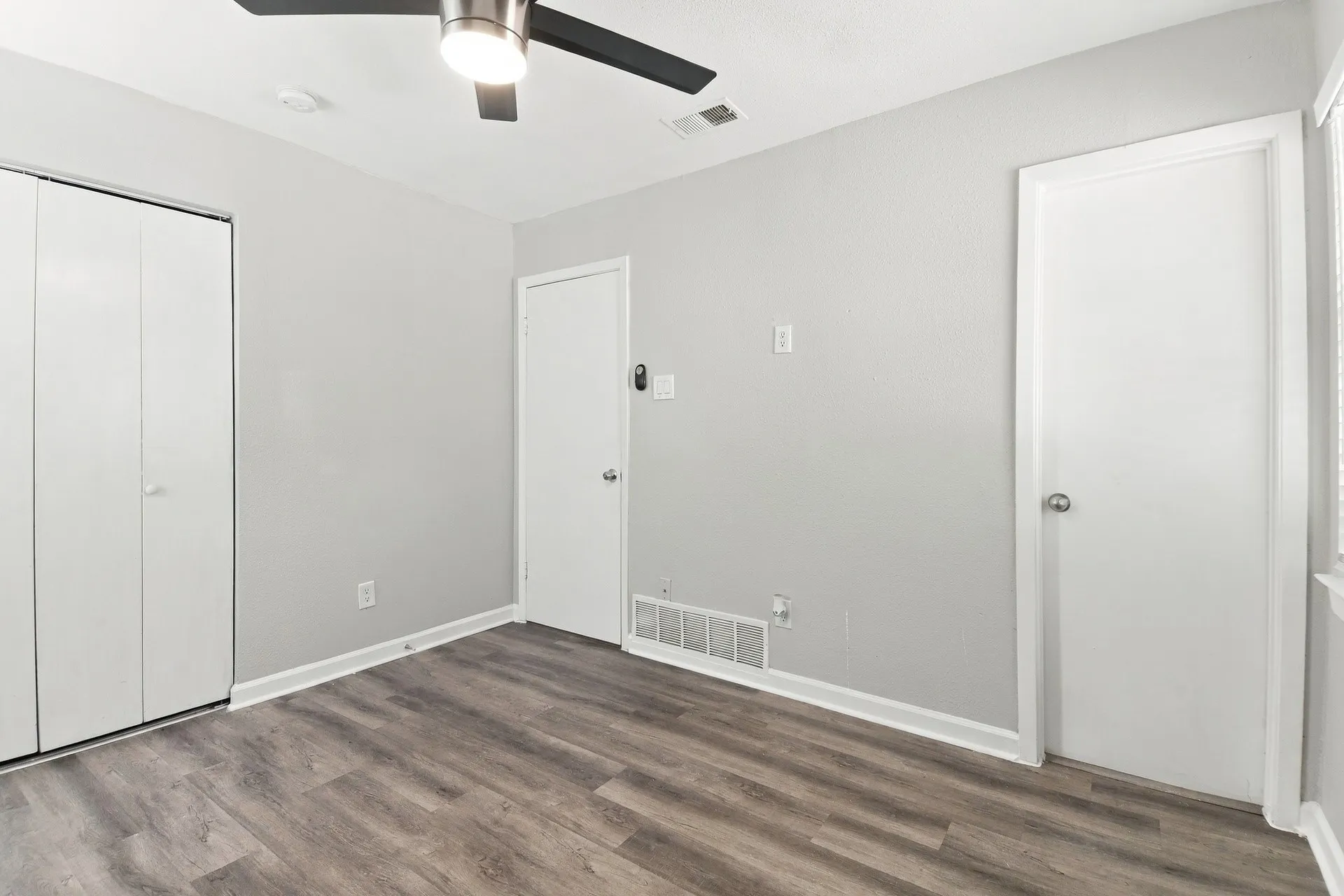 Single Family Residence For Rent in Dallas County , 2420 Bamboo Street, Mesquite, Texas 75150, 3 Bedroom, 2 Bathroom, 1 Garage spaces, 1,046 Sqft, built in 1961, mls#21399158, Real Estate Agent in Mesquite, Homes For Rent in Dallas county, Homes For Rent in Mesquite, Realtor in Mesquite Texas, Real Estate Brokerage Independent Realty Texas, Luminita Cordes Realtor