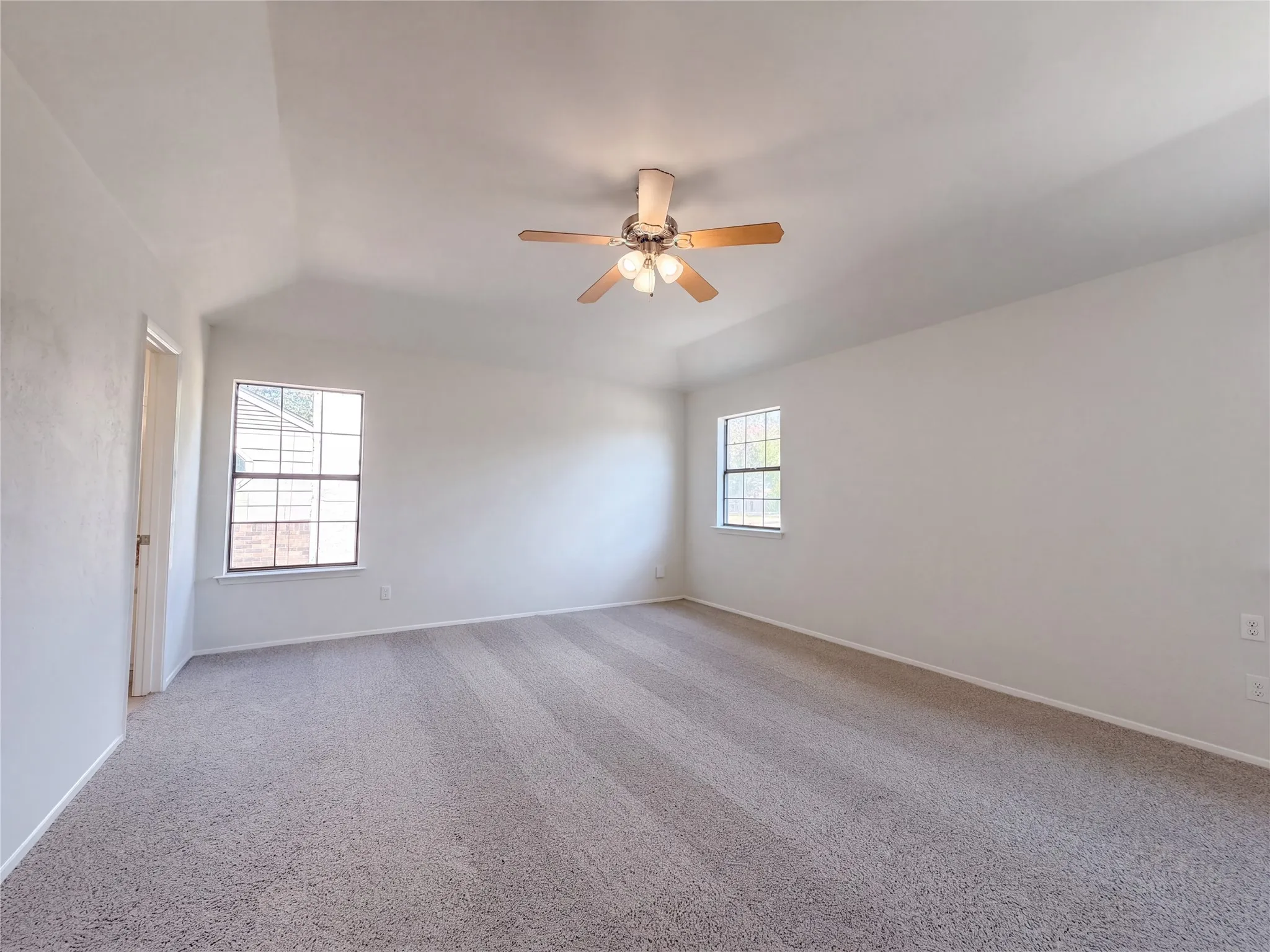 Single Family Residence For Sale in Tarrant County , 4622 Covington Court, Grand Prairie, Texas 75052, 4 Bedroom, 3 Bathroom, 2 Garage spaces, 2,260 Sqft, built in 1984, mls#21396842, Real Estate Agent in Grand Prairie, Homes For Sale in Tarrant county, Homes For Sale in Grand Prairie, Realtor in Grand Prairie Texas, Real Estate Brokerage Independent Realty Texas, Luminita Cordes Realtor