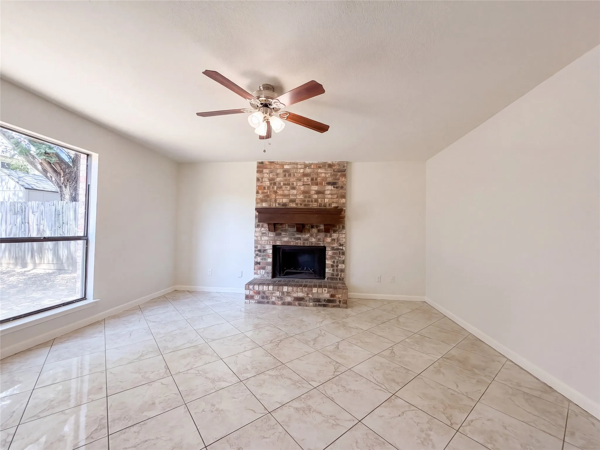 Single Family Residence For Sale in Tarrant County , 4622 Covington Court, Grand Prairie, Texas 75052, 4 Bedroom, 3 Bathroom, 2 Garage spaces, 2,260 Sqft, built in 1984, mls#21396842, Real Estate Agent in Grand Prairie, Homes For Sale in Tarrant county, Homes For Sale in Grand Prairie, Realtor in Grand Prairie Texas, Real Estate Brokerage Independent Realty Texas, Luminita Cordes Realtor
