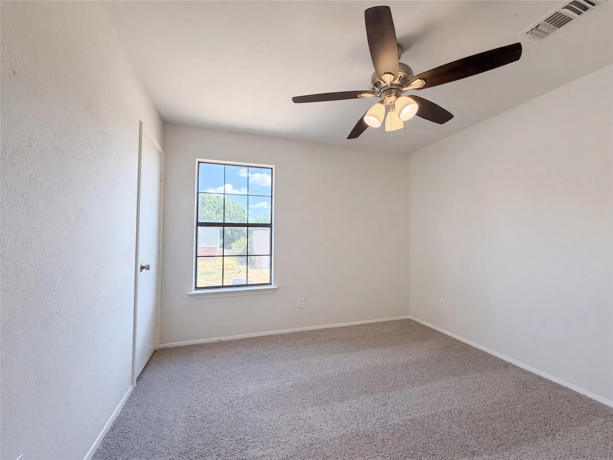 Single Family Residence For Sale in Tarrant County , 4622 Covington Court, Grand Prairie, Texas 75052, 4 Bedroom, 3 Bathroom, 2 Garage spaces, 2,260 Sqft, built in 1984, mls#21396842, Real Estate Agent in Grand Prairie, Homes For Sale in Tarrant county, Homes For Sale in Grand Prairie, Realtor in Grand Prairie Texas, Real Estate Brokerage Independent Realty Texas, Luminita Cordes Realtor