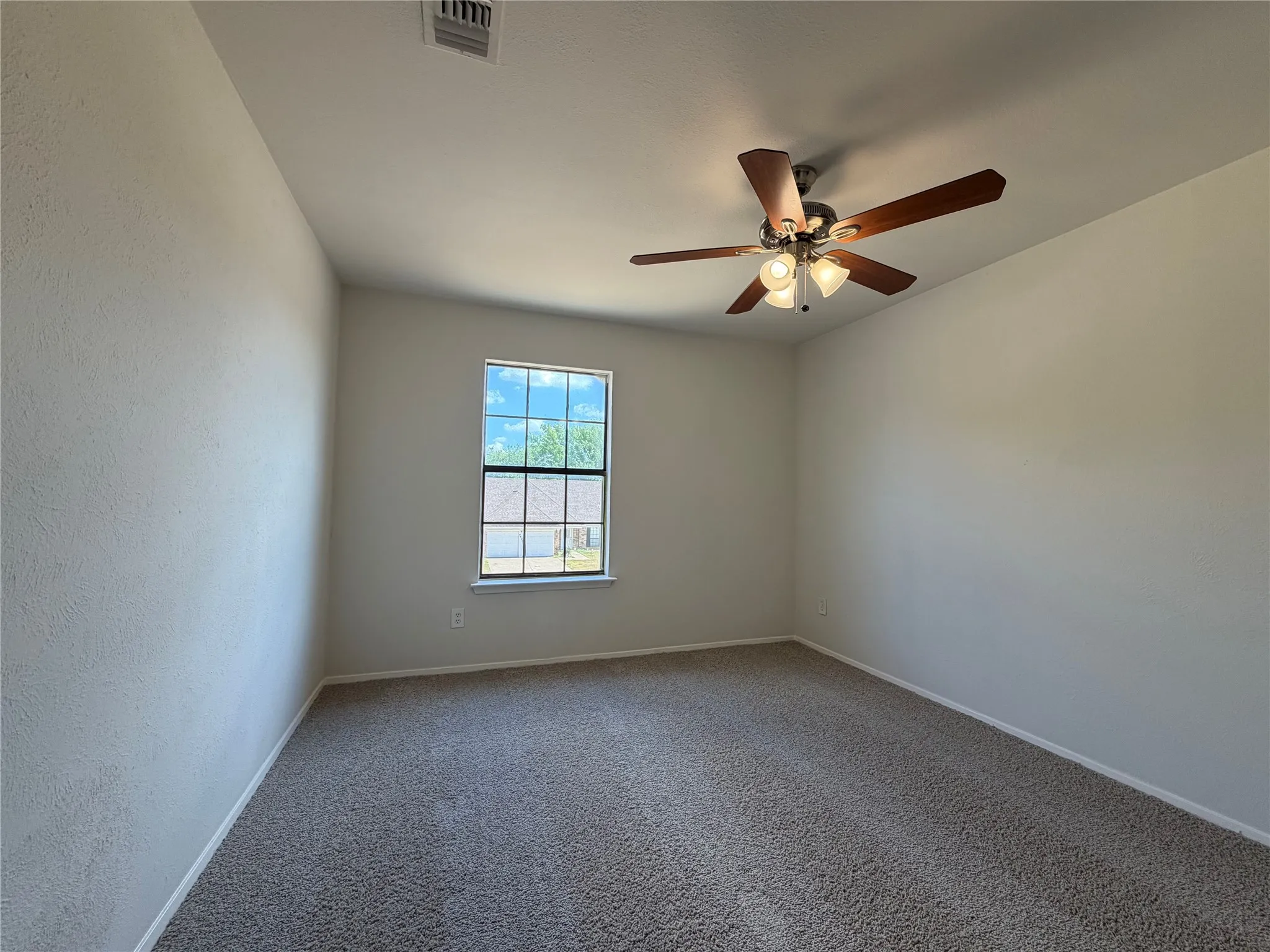 Single Family Residence For Sale in Tarrant County , 4622 Covington Court, Grand Prairie, Texas 75052, 4 Bedroom, 3 Bathroom, 2 Garage spaces, 2,260 Sqft, built in 1984, mls#21396842, Real Estate Agent in Grand Prairie, Homes For Sale in Tarrant county, Homes For Sale in Grand Prairie, Realtor in Grand Prairie Texas, Real Estate Brokerage Independent Realty Texas, Luminita Cordes Realtor