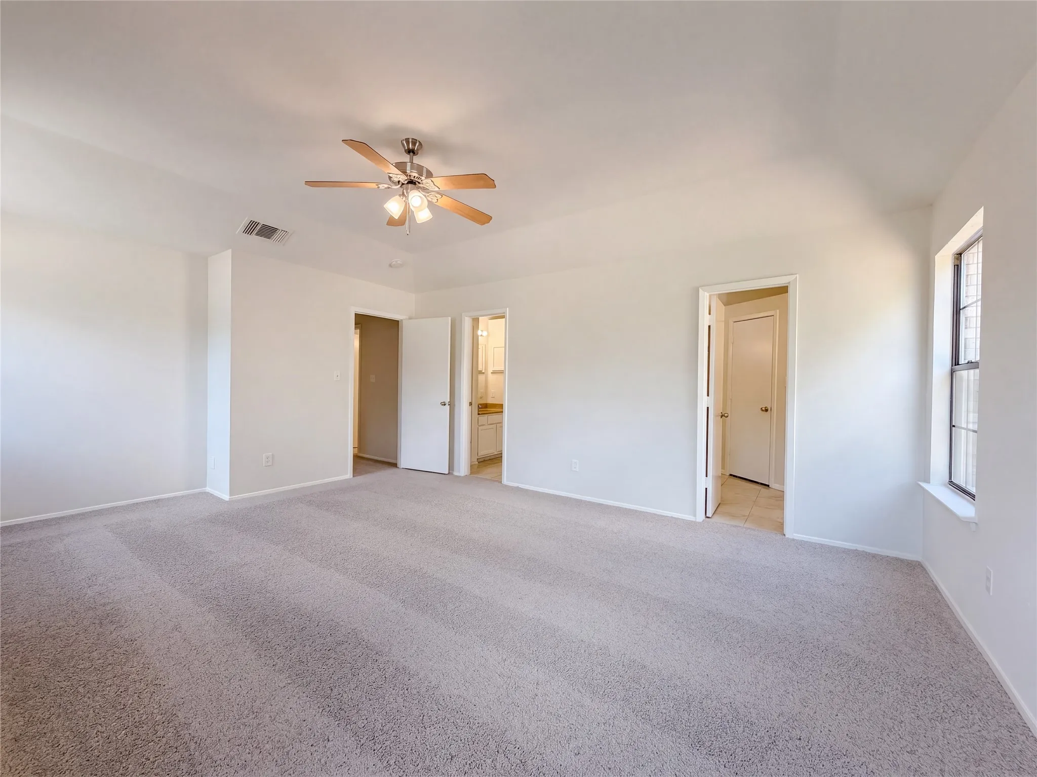 Single Family Residence For Sale in Tarrant County , 4622 Covington Court, Grand Prairie, Texas 75052, 4 Bedroom, 3 Bathroom, 2 Garage spaces, 2,260 Sqft, built in 1984, mls#21396842, Real Estate Agent in Grand Prairie, Homes For Sale in Tarrant county, Homes For Sale in Grand Prairie, Realtor in Grand Prairie Texas, Real Estate Brokerage Independent Realty Texas, Luminita Cordes Realtor