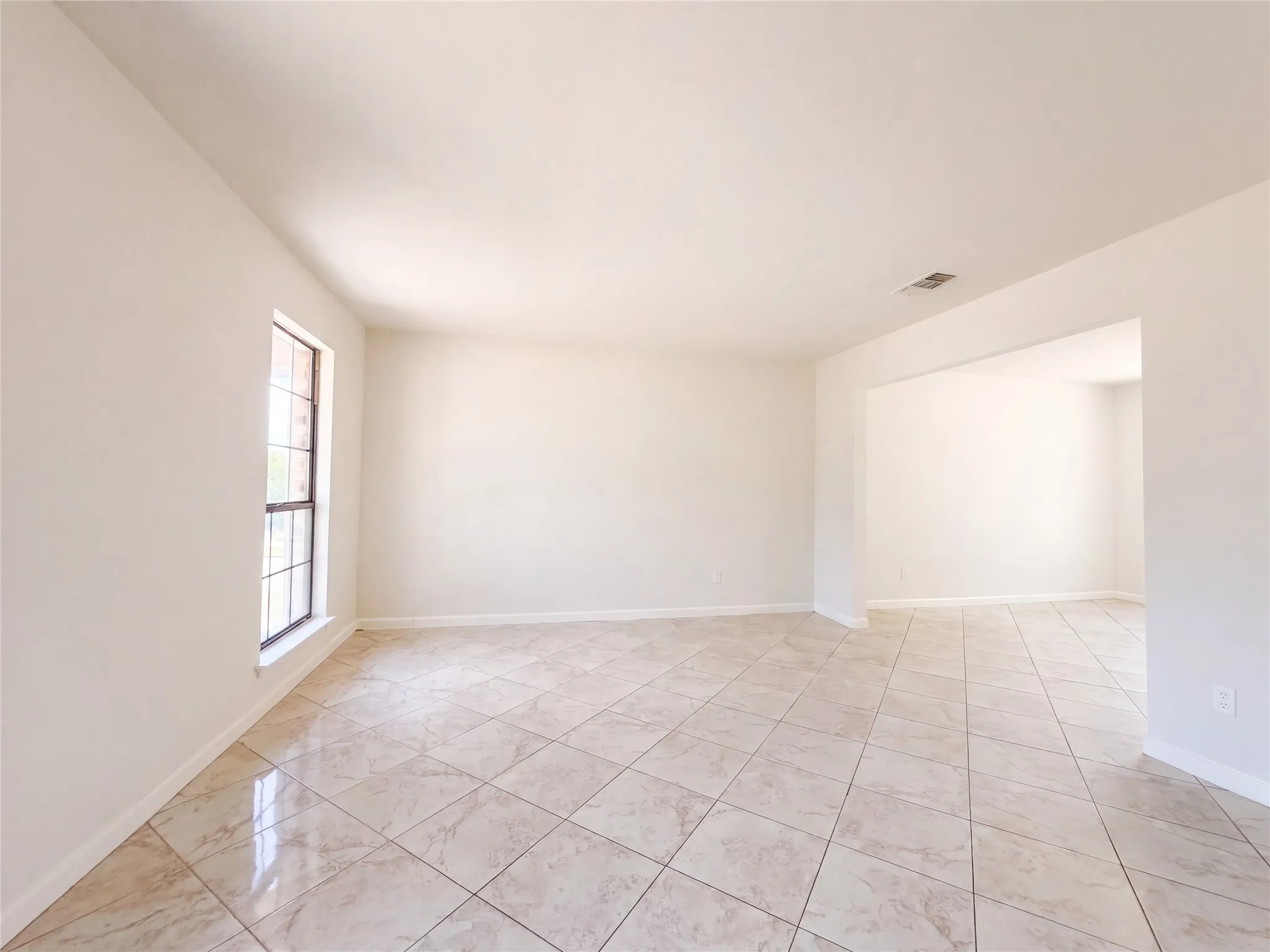 Single Family Residence For Sale in Tarrant County , 4622 Covington Court, Grand Prairie, Texas 75052, 4 Bedroom, 3 Bathroom, 2 Garage spaces, 2,260 Sqft, built in 1984, mls#21396842, Real Estate Agent in Grand Prairie, Homes For Sale in Tarrant county, Homes For Sale in Grand Prairie, Realtor in Grand Prairie Texas, Real Estate Brokerage Independent Realty Texas, Luminita Cordes Realtor