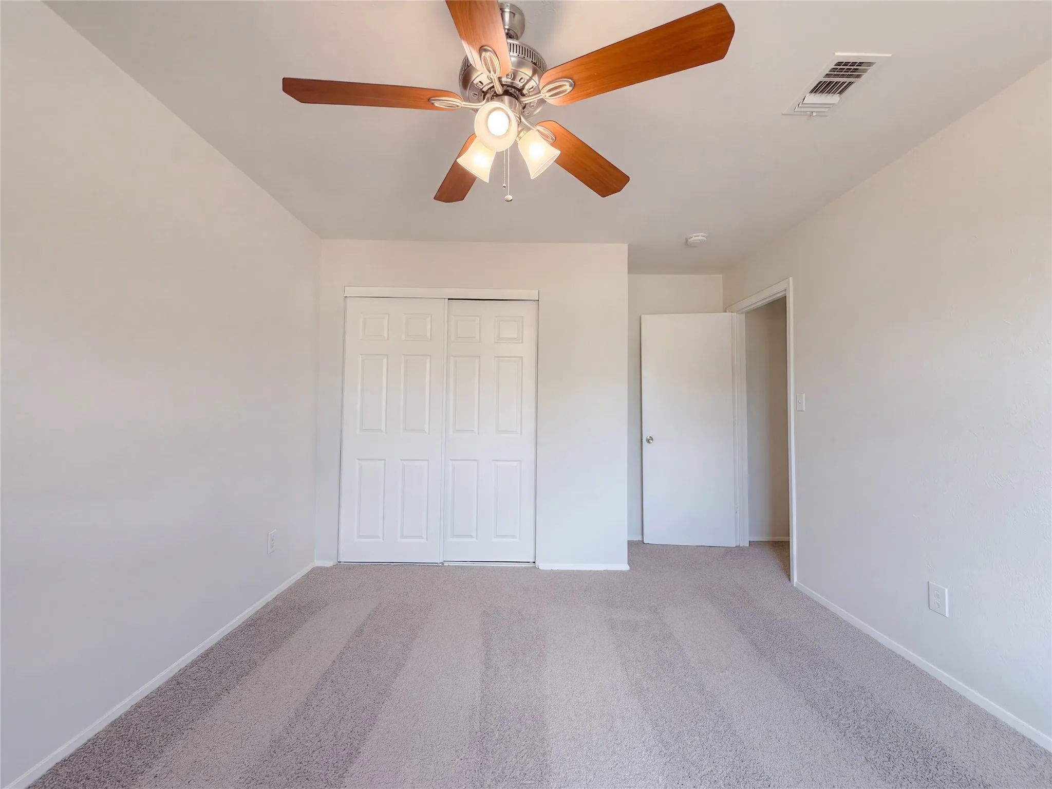 Single Family Residence For Sale in Tarrant County , 4622 Covington Court, Grand Prairie, Texas 75052, 4 Bedroom, 3 Bathroom, 2 Garage spaces, 2,260 Sqft, built in 1984, mls#21396842, Real Estate Agent in Grand Prairie, Homes For Sale in Tarrant county, Homes For Sale in Grand Prairie, Realtor in Grand Prairie Texas, Real Estate Brokerage Independent Realty Texas, Luminita Cordes Realtor