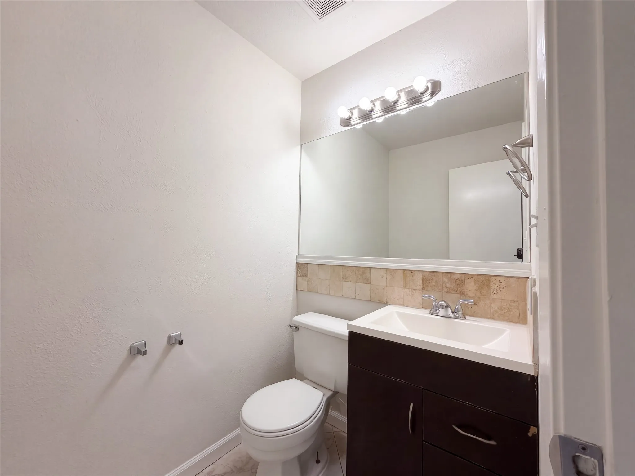Single Family Residence For Sale in Tarrant County , 4622 Covington Court, Grand Prairie, Texas 75052, 4 Bedroom, 3 Bathroom, 2 Garage spaces, 2,260 Sqft, built in 1984, mls#21396842, Real Estate Agent in Grand Prairie, Homes For Sale in Tarrant county, Homes For Sale in Grand Prairie, Realtor in Grand Prairie Texas, Real Estate Brokerage Independent Realty Texas, Luminita Cordes Realtor