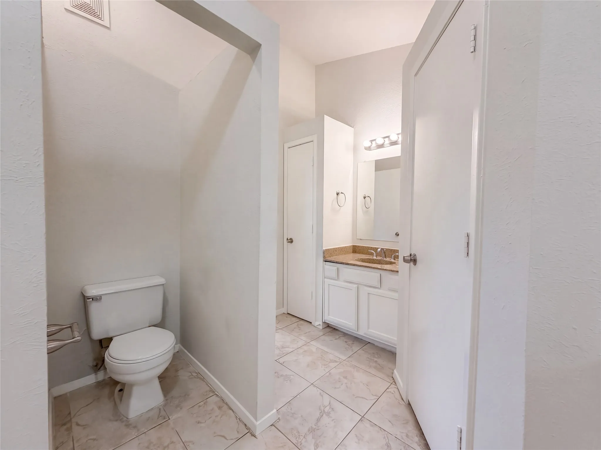 Single Family Residence For Sale in Tarrant County , 4622 Covington Court, Grand Prairie, Texas 75052, 4 Bedroom, 3 Bathroom, 2 Garage spaces, 2,260 Sqft, built in 1984, mls#21396842, Real Estate Agent in Grand Prairie, Homes For Sale in Tarrant county, Homes For Sale in Grand Prairie, Realtor in Grand Prairie Texas, Real Estate Brokerage Independent Realty Texas, Luminita Cordes Realtor