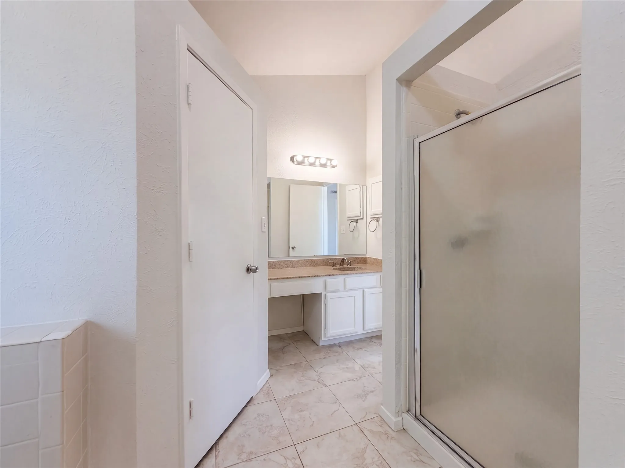 Single Family Residence For Sale in Tarrant County , 4622 Covington Court, Grand Prairie, Texas 75052, 4 Bedroom, 3 Bathroom, 2 Garage spaces, 2,260 Sqft, built in 1984, mls#21396842, Real Estate Agent in Grand Prairie, Homes For Sale in Tarrant county, Homes For Sale in Grand Prairie, Realtor in Grand Prairie Texas, Real Estate Brokerage Independent Realty Texas, Luminita Cordes Realtor
