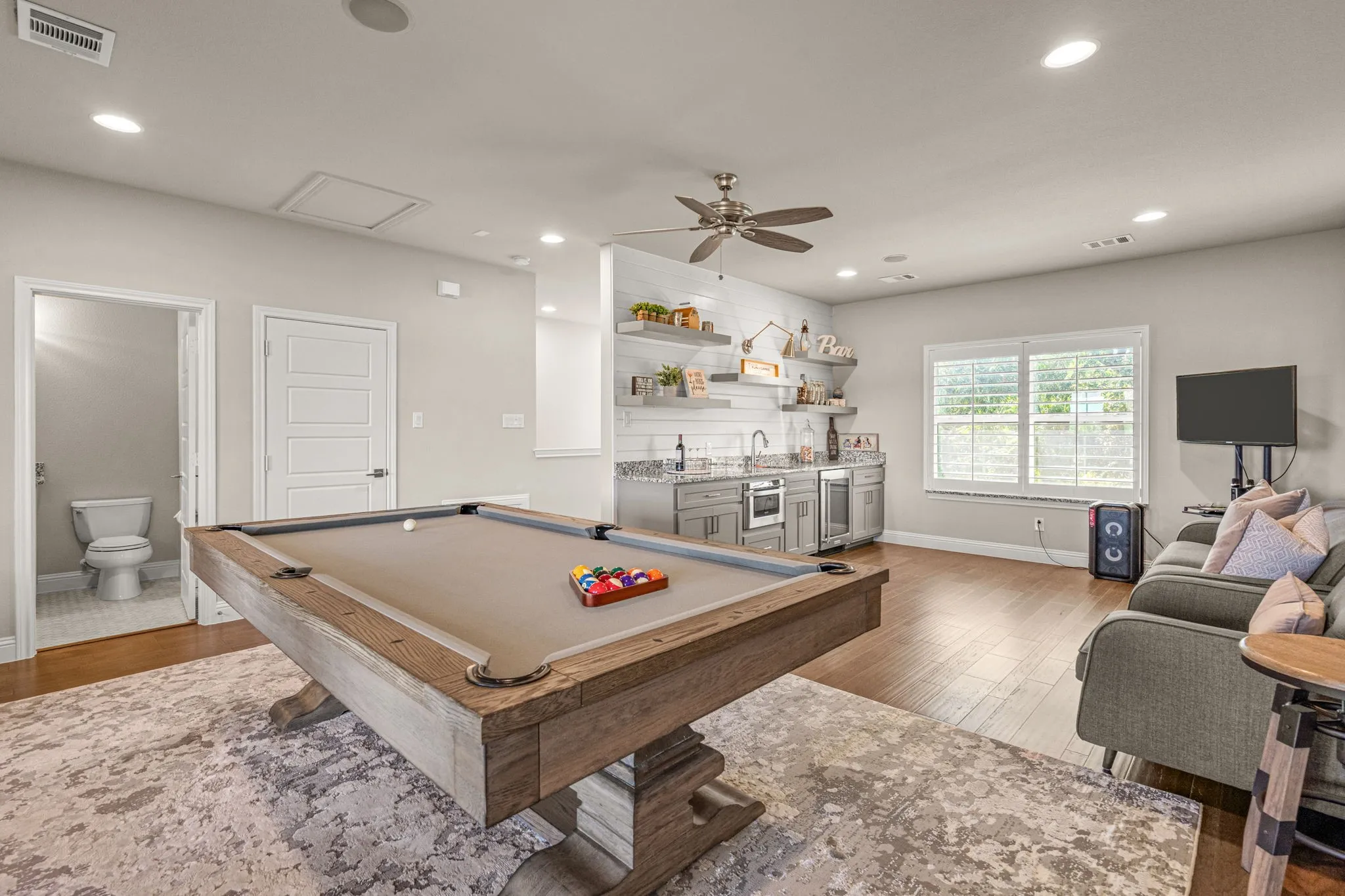 Third Floor with Full Bar