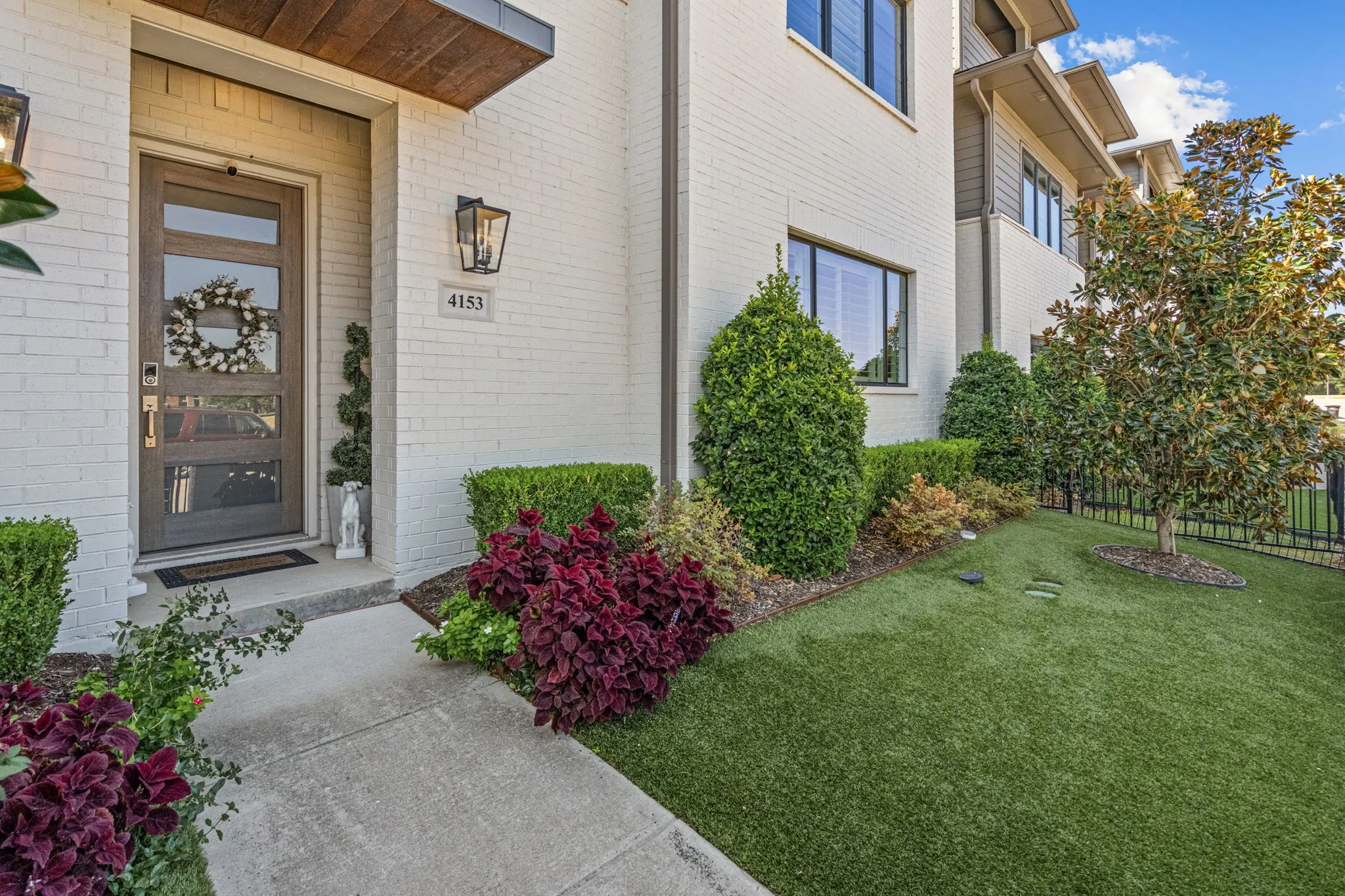 Single Family Residence For Sale in Tarrant County , 4153 Watercourse Drive, Fort Worth, Texas 76109, 3 Bedroom, 4 Bathroom, 2 Garage spaces, 2,949 Sqft, built in 2020, mls#21398858, Real Estate Agent in Fort Worth, Homes For Sale in Tarrant county, Homes For Sale in Fort Worth, Realtor in Fort Worth Texas, Real Estate Brokerage Independent Realty Texas, Luminita Cordes Realtor
