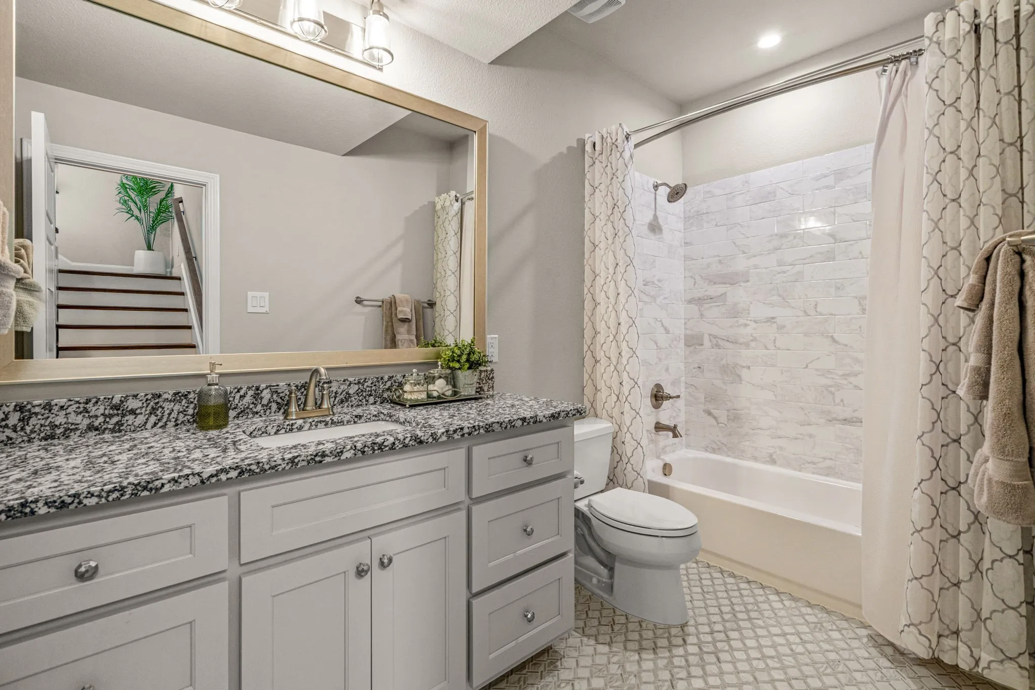 Guest Full Bathroom