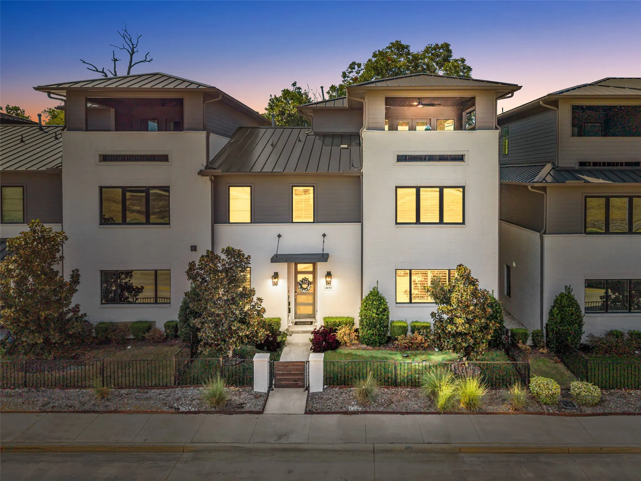 Single Family Residence For Sale in Tarrant County , 4153 Watercourse Drive, Fort Worth, Texas 76109, 3 Bedroom, 4 Bathroom, 2 Garage spaces, 2,949 Sqft, built in 2020, mls#21398858, Real Estate Agent in Fort Worth, Homes For Sale in Tarrant county, Homes For Sale in Fort Worth, Realtor in Fort Worth Texas, Real Estate Brokerage Independent Realty Texas, Luminita Cordes Realtor