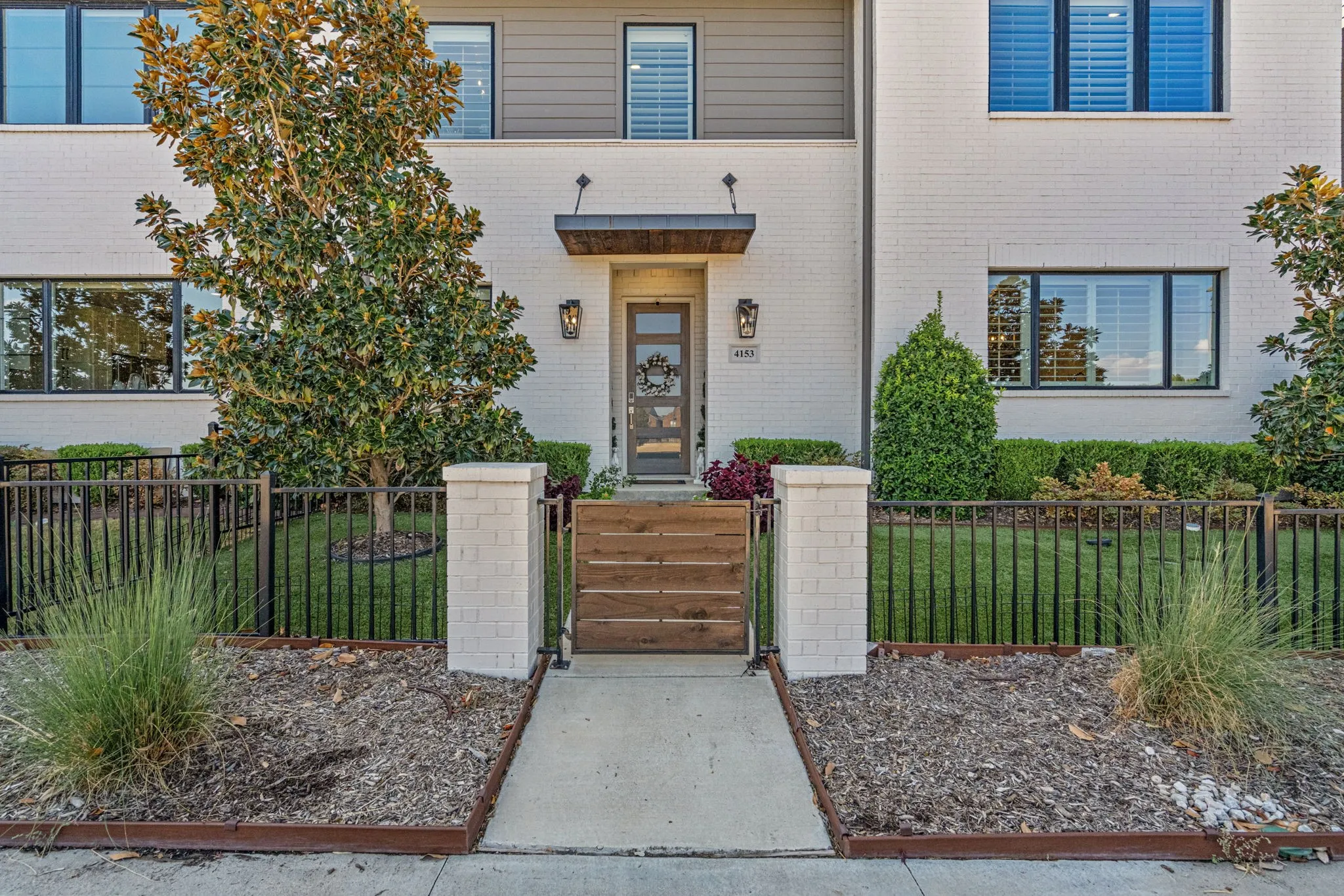 Single Family Residence For Sale in Tarrant County , 4153 Watercourse Drive, Fort Worth, Texas 76109, 3 Bedroom, 4 Bathroom, 2 Garage spaces, 2,949 Sqft, built in 2020, mls#21398858, Real Estate Agent in Fort Worth, Homes For Sale in Tarrant county, Homes For Sale in Fort Worth, Realtor in Fort Worth Texas, Real Estate Brokerage Independent Realty Texas, Luminita Cordes Realtor