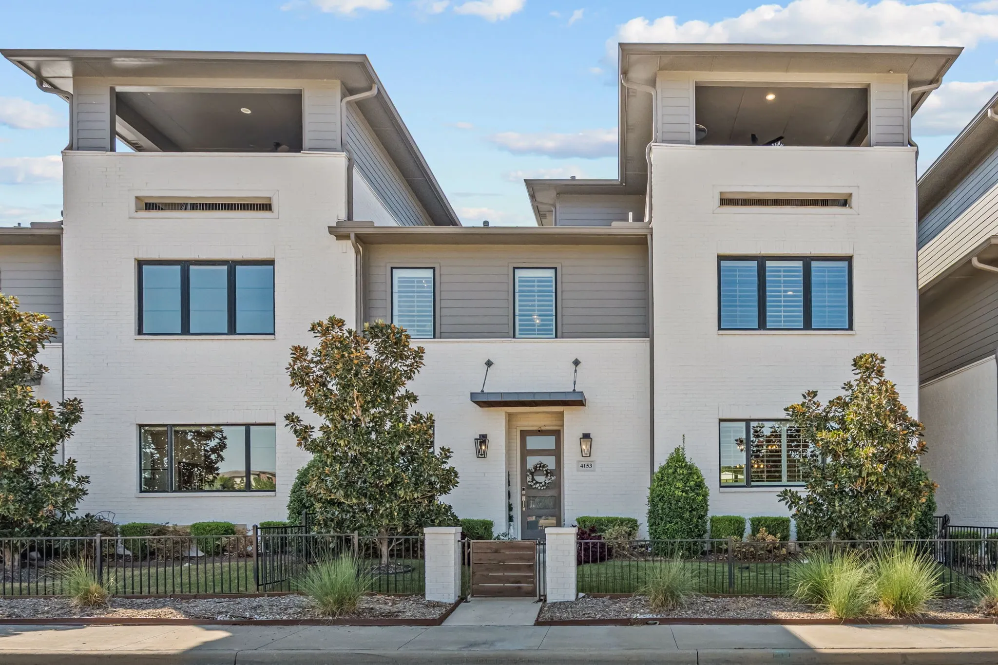Single Family Residence For Sale in Tarrant County , 4153 Watercourse Drive, Fort Worth, Texas 76109, 3 Bedroom, 4 Bathroom, 2 Garage spaces, 2,949 Sqft, built in 2020, mls#21398858, Real Estate Agent in Fort Worth, Homes For Sale in Tarrant county, Homes For Sale in Fort Worth, Realtor in Fort Worth Texas, Real Estate Brokerage Independent Realty Texas, Luminita Cordes Realtor