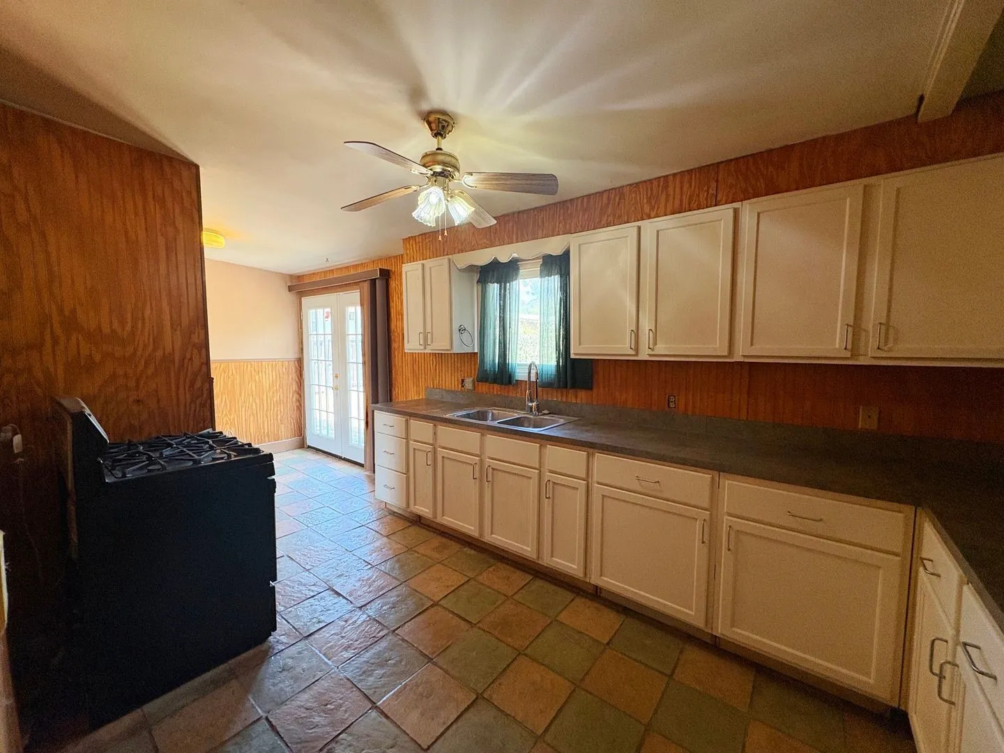 Single Family Residence For Sale in Tom Green County , 2532 A and M Avenue, San Angelo, Texas 76904, 2 Bedroom, 2 Bathroom, Garage spaces, 1,075 Sqft, built in 1957, mls#21397691, Real Estate Agent in San Angelo, Homes For Sale in Tom Green county, Homes For Sale in San Angelo, Realtor in San Angelo Texas, Real Estate Brokerage Independent Realty Texas, Luminita Cordes Realtor