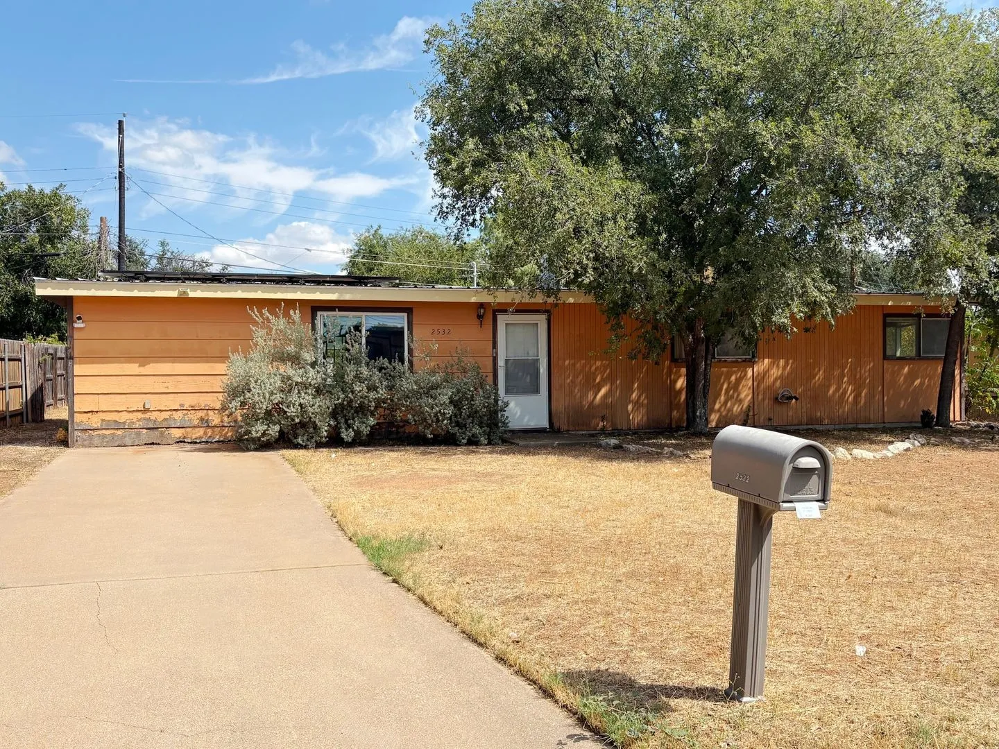 Single Family Residence For Sale in Tom Green County , 2532 A and M Avenue, San Angelo, Texas 76904, 2 Bedroom, 2 Bathroom, Garage spaces, 1,075 Sqft, built in 1957, mls#21397691, Real Estate Agent in San Angelo, Homes For Sale in Tom Green county, Homes For Sale in San Angelo, Realtor in San Angelo Texas, Real Estate Brokerage Independent Realty Texas, Luminita Cordes Realtor