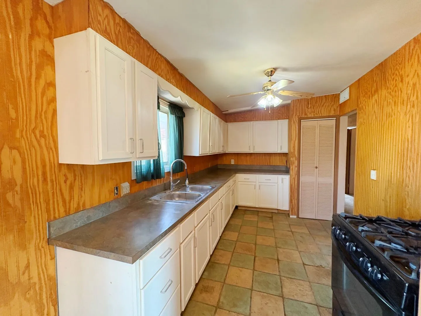 Single Family Residence For Sale in Tom Green County , 2532 A and M Avenue, San Angelo, Texas 76904, 2 Bedroom, 2 Bathroom, Garage spaces, 1,075 Sqft, built in 1957, mls#21397691, Real Estate Agent in San Angelo, Homes For Sale in Tom Green county, Homes For Sale in San Angelo, Realtor in San Angelo Texas, Real Estate Brokerage Independent Realty Texas, Luminita Cordes Realtor