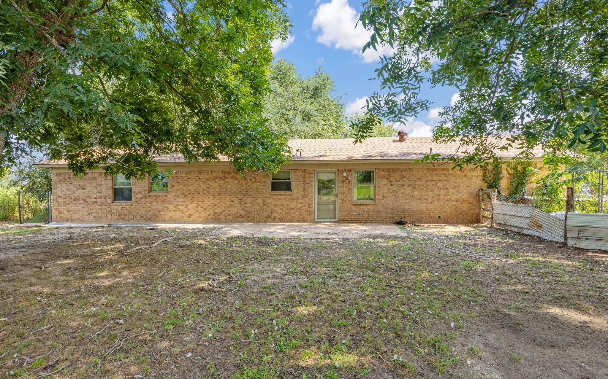 Farm For Sale in Upshur County , 8468 Hydrangea Road, Ore City, Texas 75683, 3 Bedroom, 2 Bathroom, 2 Garage spaces, 1,167 Sqft, built in 1985, mls#21372369, Real Estate Agent in Ore City, Homes For Sale in Upshur county, Homes For Sale in Ore City, Realtor in Ore City Texas, Real Estate Brokerage Independent Realty Texas, Luminita Cordes Realtor
