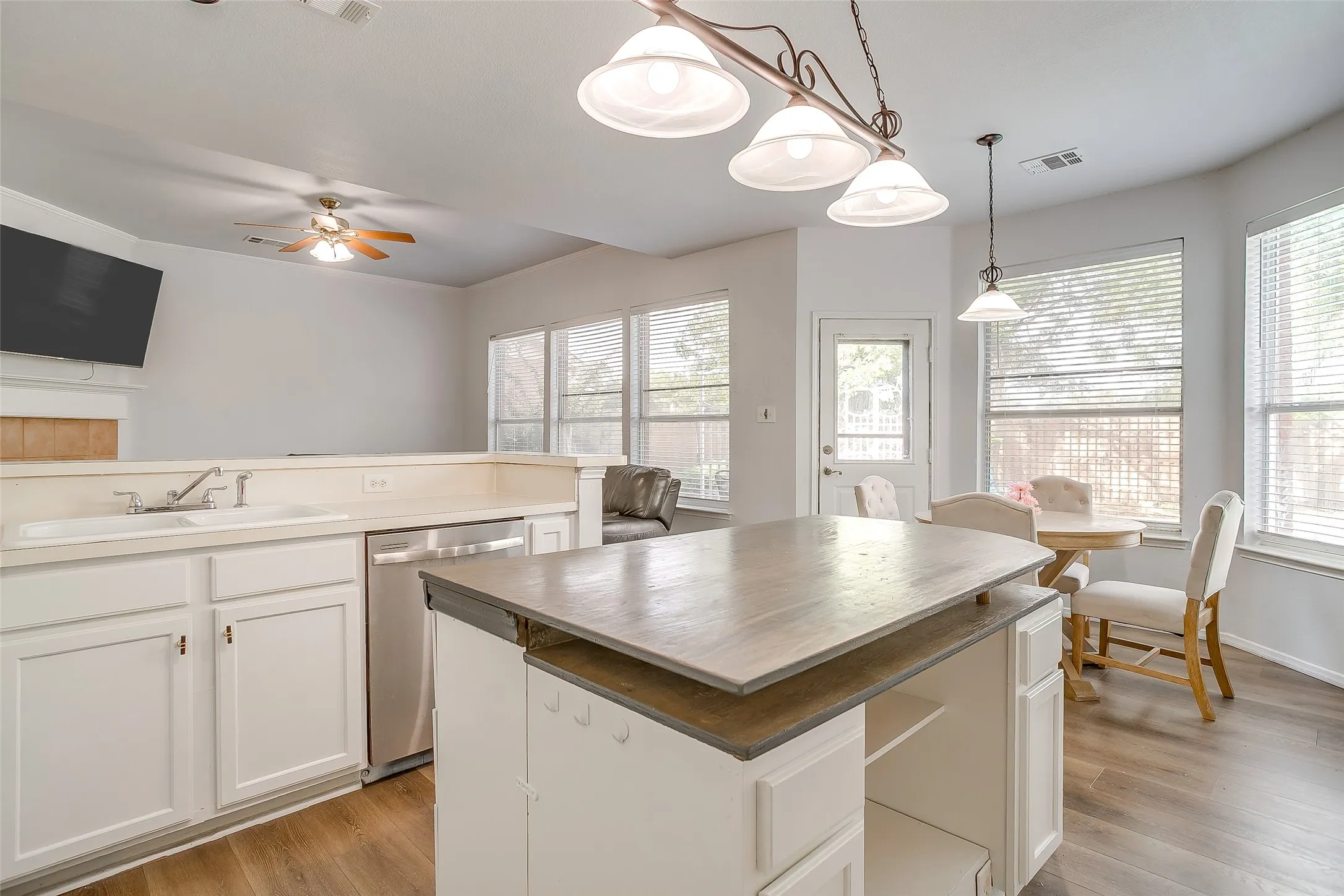 Single Family Residence For Sale in Tarrant County , 2110 Rustic Ridge Drive, Keller, Texas 76248, 4 Bedroom, 3 Bathroom, 2 Garage spaces, 2,378 Sqft, built in 1998, mls#21399144, Real Estate Agent in Keller, Homes For Sale in Tarrant county, Homes For Sale in Keller, Realtor in Keller Texas, Real Estate Brokerage Independent Realty Texas, Luminita Cordes Realtor