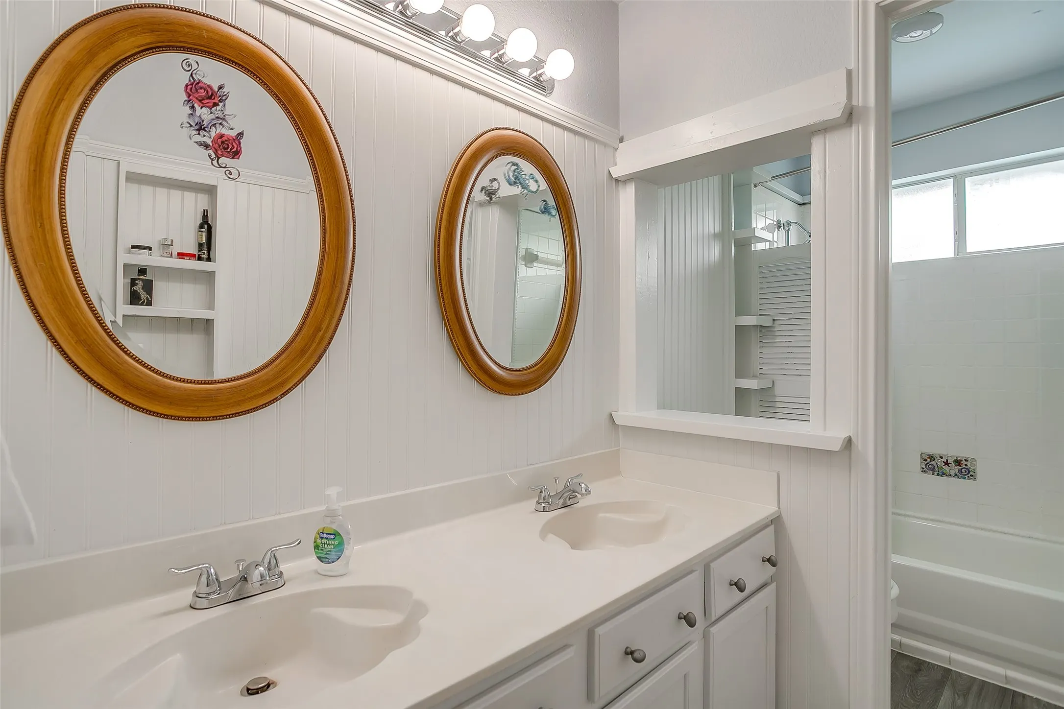 Single Family Residence For Sale in Tarrant County , 2110 Rustic Ridge Drive, Keller, Texas 76248, 4 Bedroom, 3 Bathroom, 2 Garage spaces, 2,378 Sqft, built in 1998, mls#21399144, Real Estate Agent in Keller, Homes For Sale in Tarrant county, Homes For Sale in Keller, Realtor in Keller Texas, Real Estate Brokerage Independent Realty Texas, Luminita Cordes Realtor