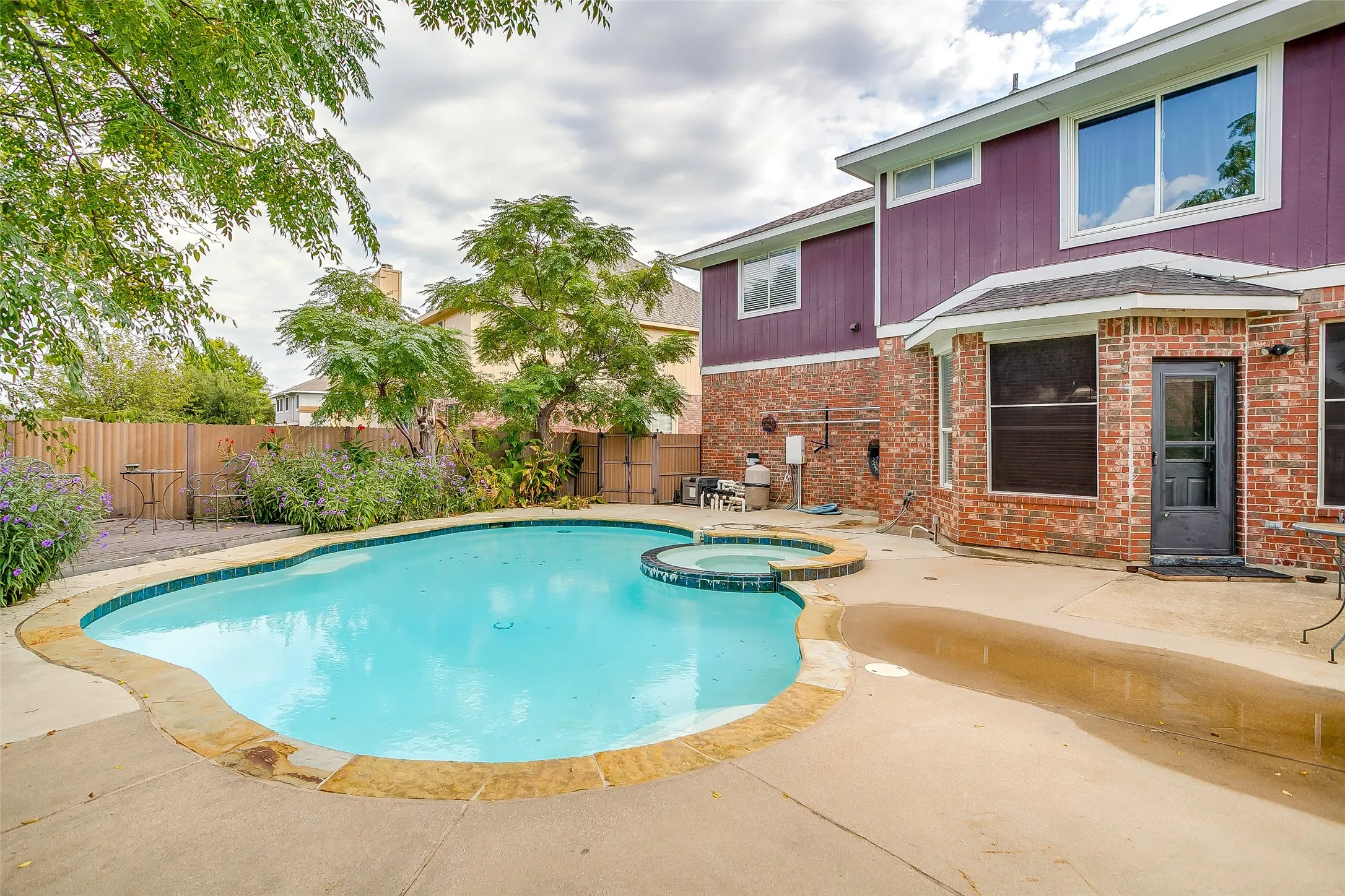 Single Family Residence For Sale in Tarrant County , 2110 Rustic Ridge Drive, Keller, Texas 76248, 4 Bedroom, 3 Bathroom, 2 Garage spaces, 2,378 Sqft, built in 1998, mls#21399144, Real Estate Agent in Keller, Homes For Sale in Tarrant county, Homes For Sale in Keller, Realtor in Keller Texas, Real Estate Brokerage Independent Realty Texas, Luminita Cordes Realtor