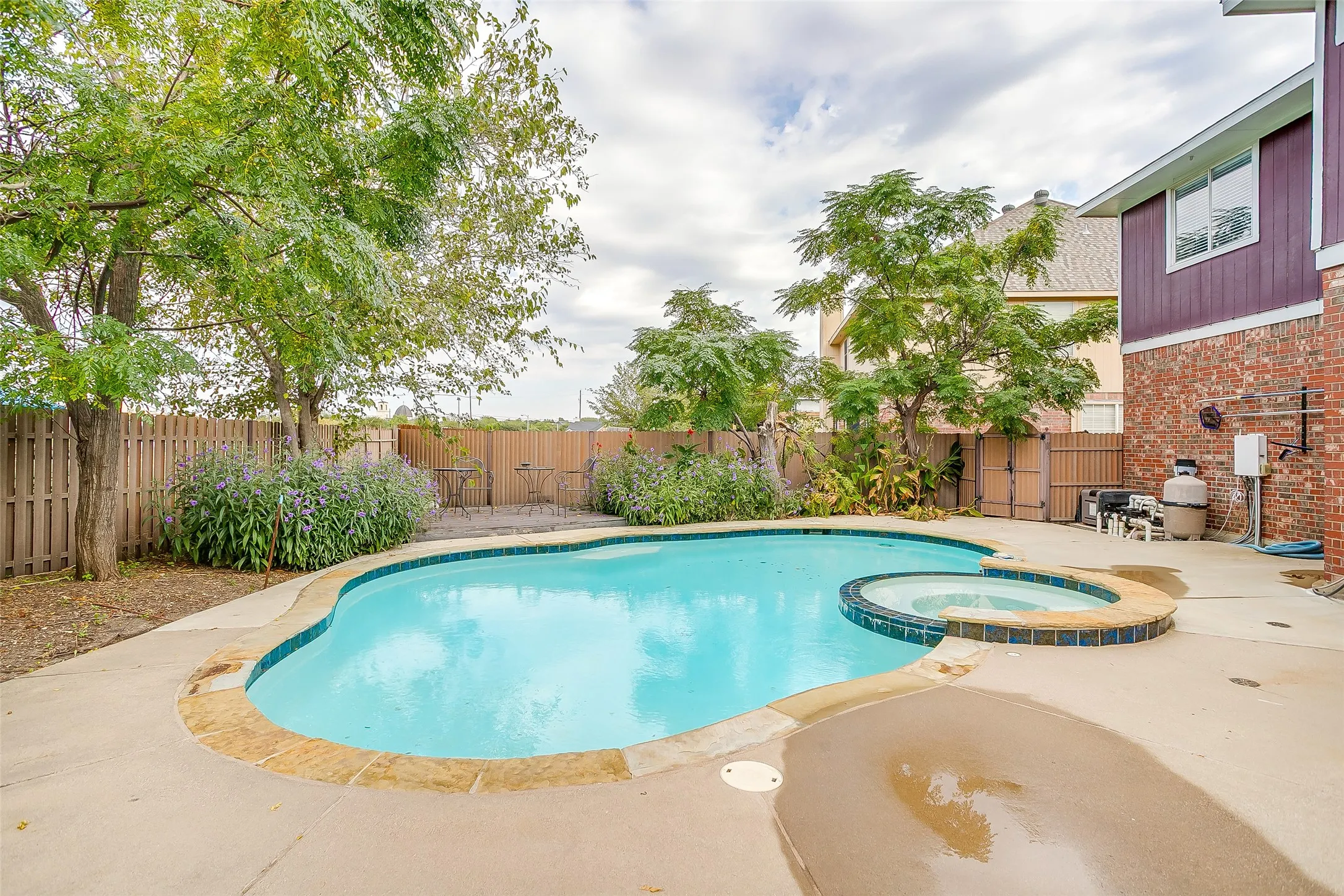 Single Family Residence For Sale in Tarrant County , 2110 Rustic Ridge Drive, Keller, Texas 76248, 4 Bedroom, 3 Bathroom, 2 Garage spaces, 2,378 Sqft, built in 1998, mls#21399144, Real Estate Agent in Keller, Homes For Sale in Tarrant county, Homes For Sale in Keller, Realtor in Keller Texas, Real Estate Brokerage Independent Realty Texas, Luminita Cordes Realtor