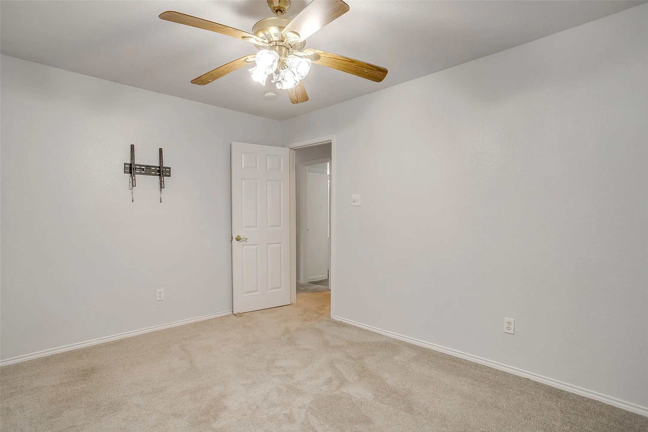 Single Family Residence For Sale in Tarrant County , 2110 Rustic Ridge Drive, Keller, Texas 76248, 4 Bedroom, 3 Bathroom, 2 Garage spaces, 2,378 Sqft, built in 1998, mls#21399144, Real Estate Agent in Keller, Homes For Sale in Tarrant county, Homes For Sale in Keller, Realtor in Keller Texas, Real Estate Brokerage Independent Realty Texas, Luminita Cordes Realtor