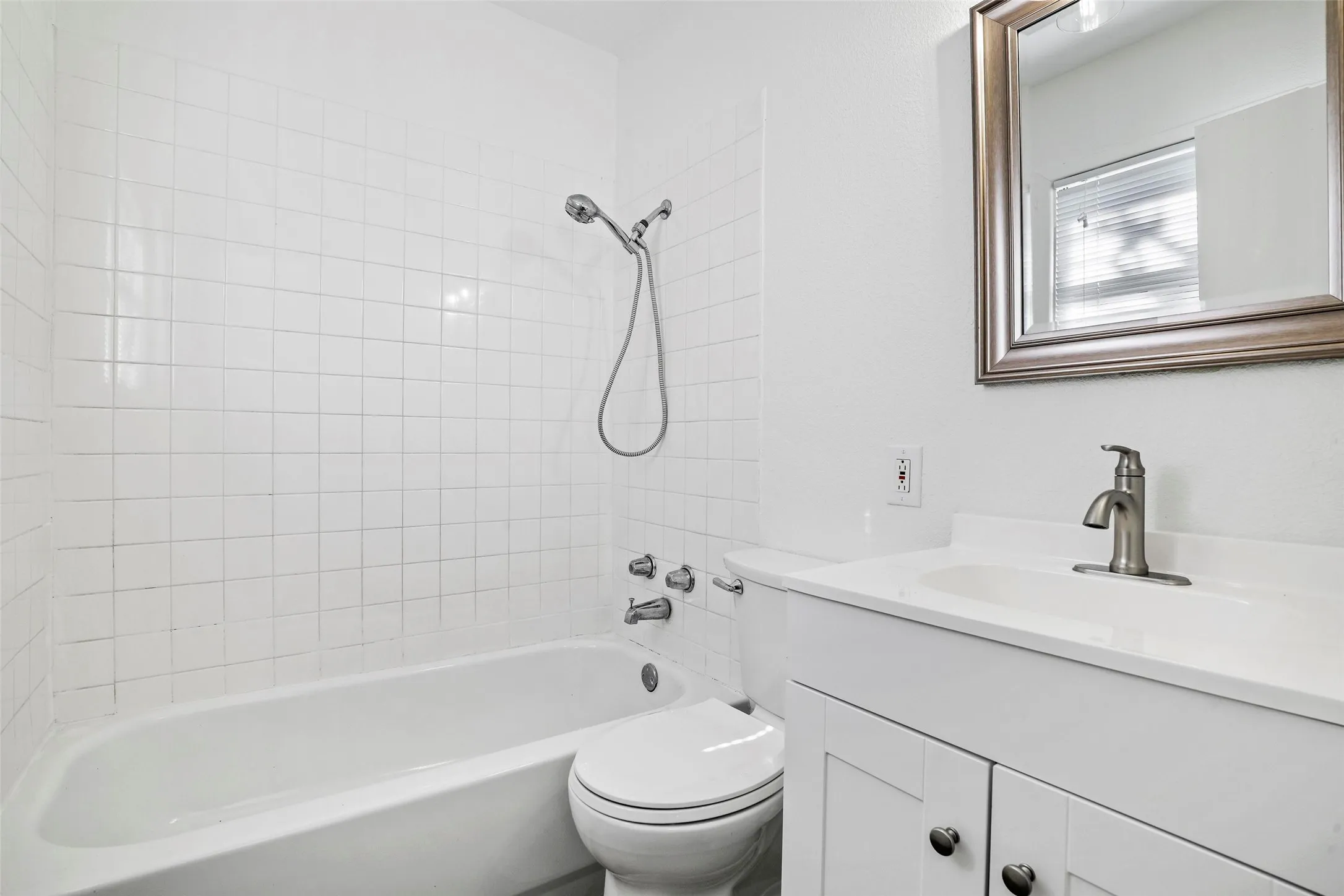 Single Family Residence For Sale in Tarrant County , 863 Ala Drive, White Settlement, Texas 76108, 3 Bedroom, 2 Bathroom, 2 Garage spaces, 1,414 Sqft, built in 1958, mls#21399211, Real Estate Agent in White Settlement, Homes For Sale in Tarrant county, Homes For Sale in White Settlement, Realtor in White Settlement Texas, Real Estate Brokerage Independent Realty Texas, Luminita Cordes Realtor