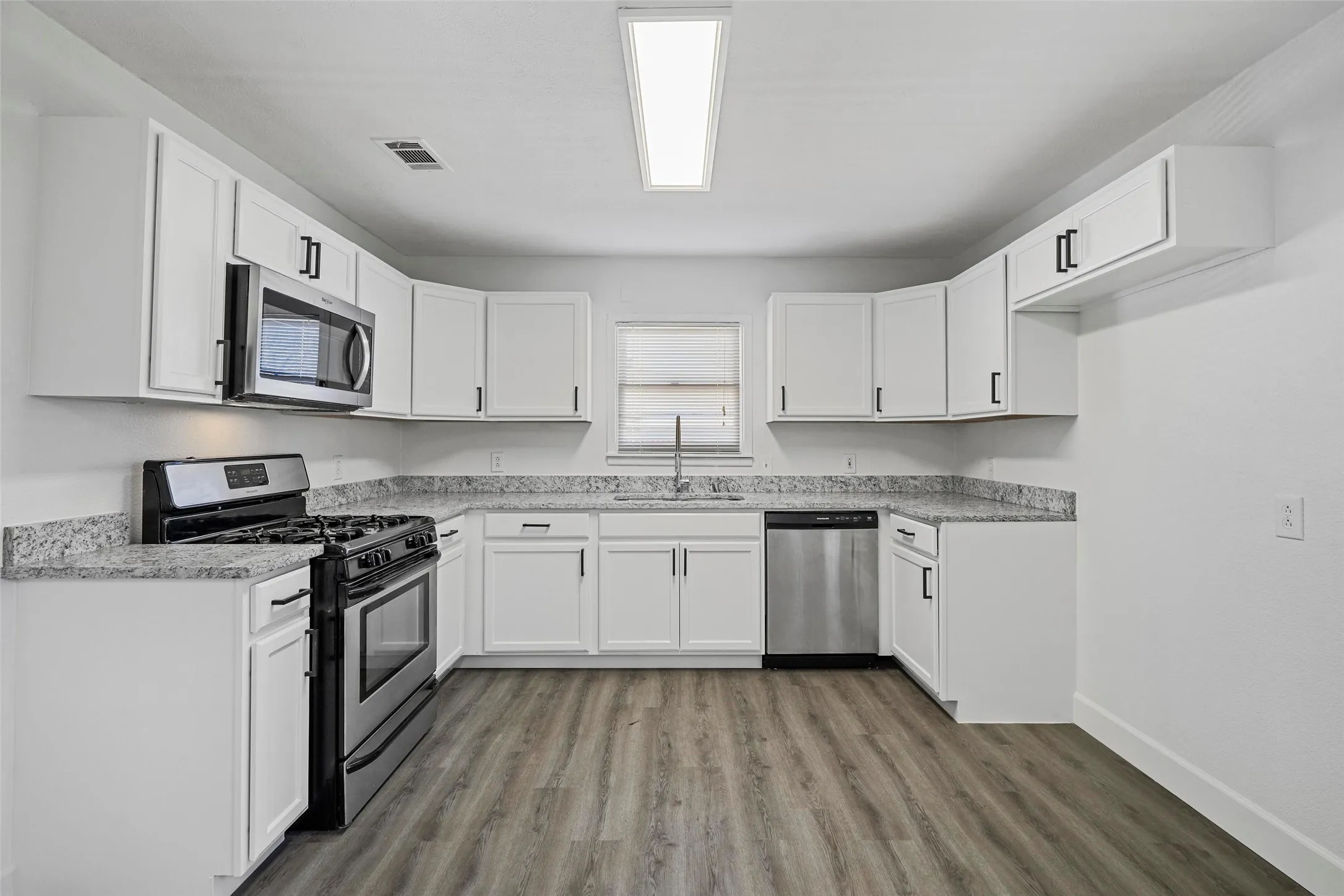 Single Family Residence For Sale in Tarrant County , 863 Ala Drive, White Settlement, Texas 76108, 3 Bedroom, 2 Bathroom, 2 Garage spaces, 1,414 Sqft, built in 1958, mls#21399211, Real Estate Agent in White Settlement, Homes For Sale in Tarrant county, Homes For Sale in White Settlement, Realtor in White Settlement Texas, Real Estate Brokerage Independent Realty Texas, Luminita Cordes Realtor
