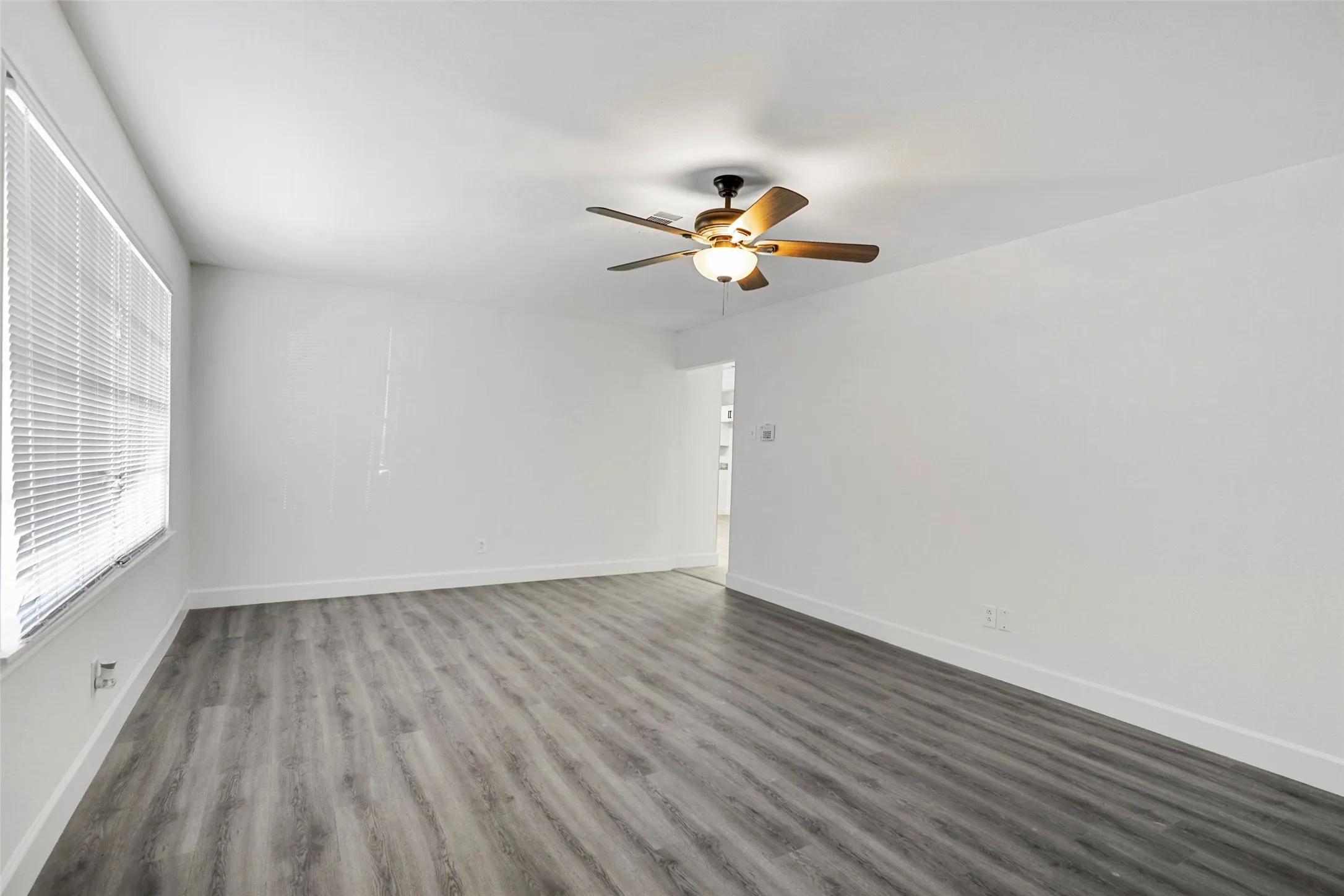 Single Family Residence For Sale in Tarrant County , 863 Ala Drive, White Settlement, Texas 76108, 3 Bedroom, 2 Bathroom, 2 Garage spaces, 1,414 Sqft, built in 1958, mls#21399211, Real Estate Agent in White Settlement, Homes For Sale in Tarrant county, Homes For Sale in White Settlement, Realtor in White Settlement Texas, Real Estate Brokerage Independent Realty Texas, Luminita Cordes Realtor