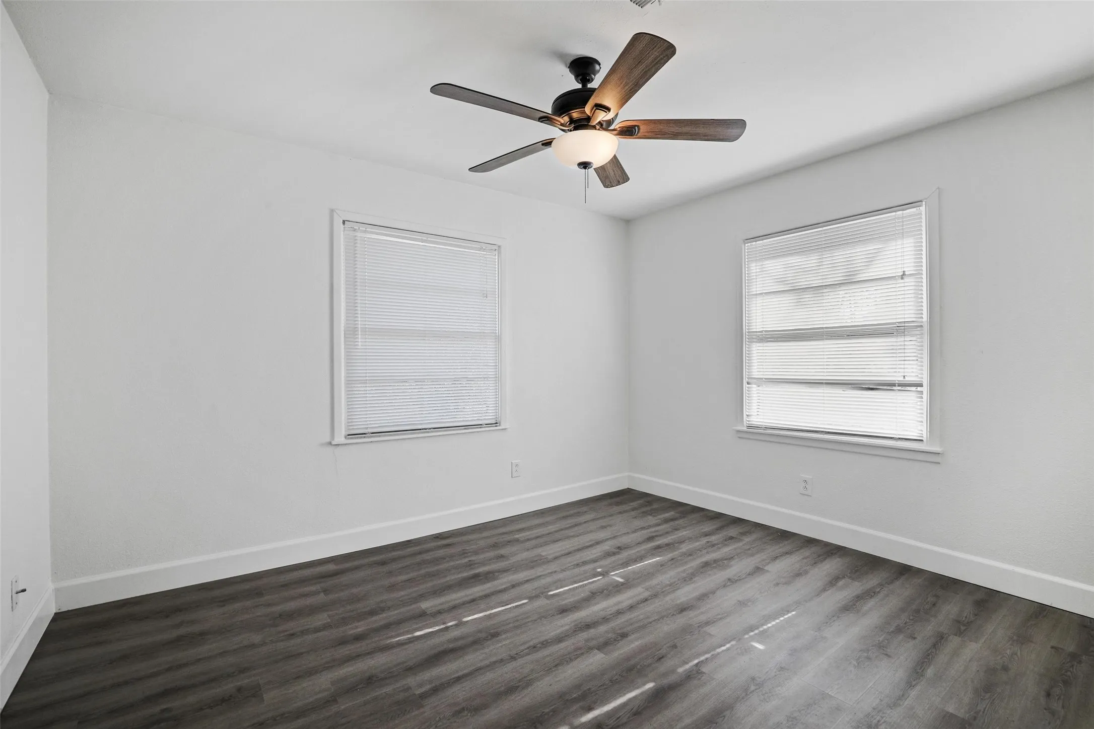 Single Family Residence For Sale in Tarrant County , 863 Ala Drive, White Settlement, Texas 76108, 3 Bedroom, 2 Bathroom, 2 Garage spaces, 1,414 Sqft, built in 1958, mls#21399211, Real Estate Agent in White Settlement, Homes For Sale in Tarrant county, Homes For Sale in White Settlement, Realtor in White Settlement Texas, Real Estate Brokerage Independent Realty Texas, Luminita Cordes Realtor