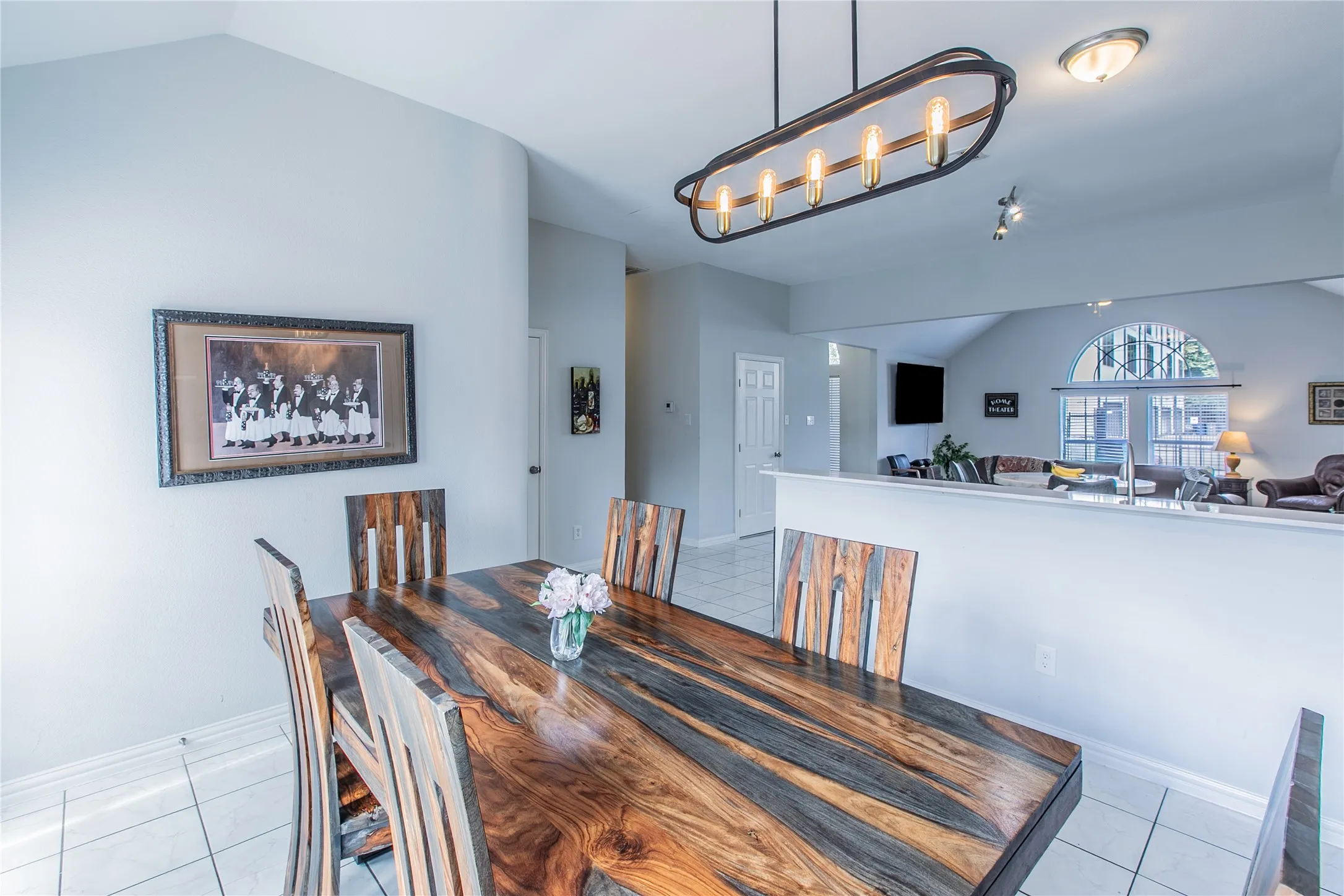 Single Family Residence For Sale in Dallas County , 4720 San Jacinto Street, Dallas, Texas 75204, 4 Bedroom, 4 Bathroom, 2 Garage spaces, 2,131 Sqft, built in 2002, mls#21395833, Real Estate Agent in Dallas, Homes For Sale in Dallas county, Homes For Sale in Dallas, Realtor in Dallas Texas, Real Estate Brokerage Independent Realty Texas, Luminita Cordes Realtor