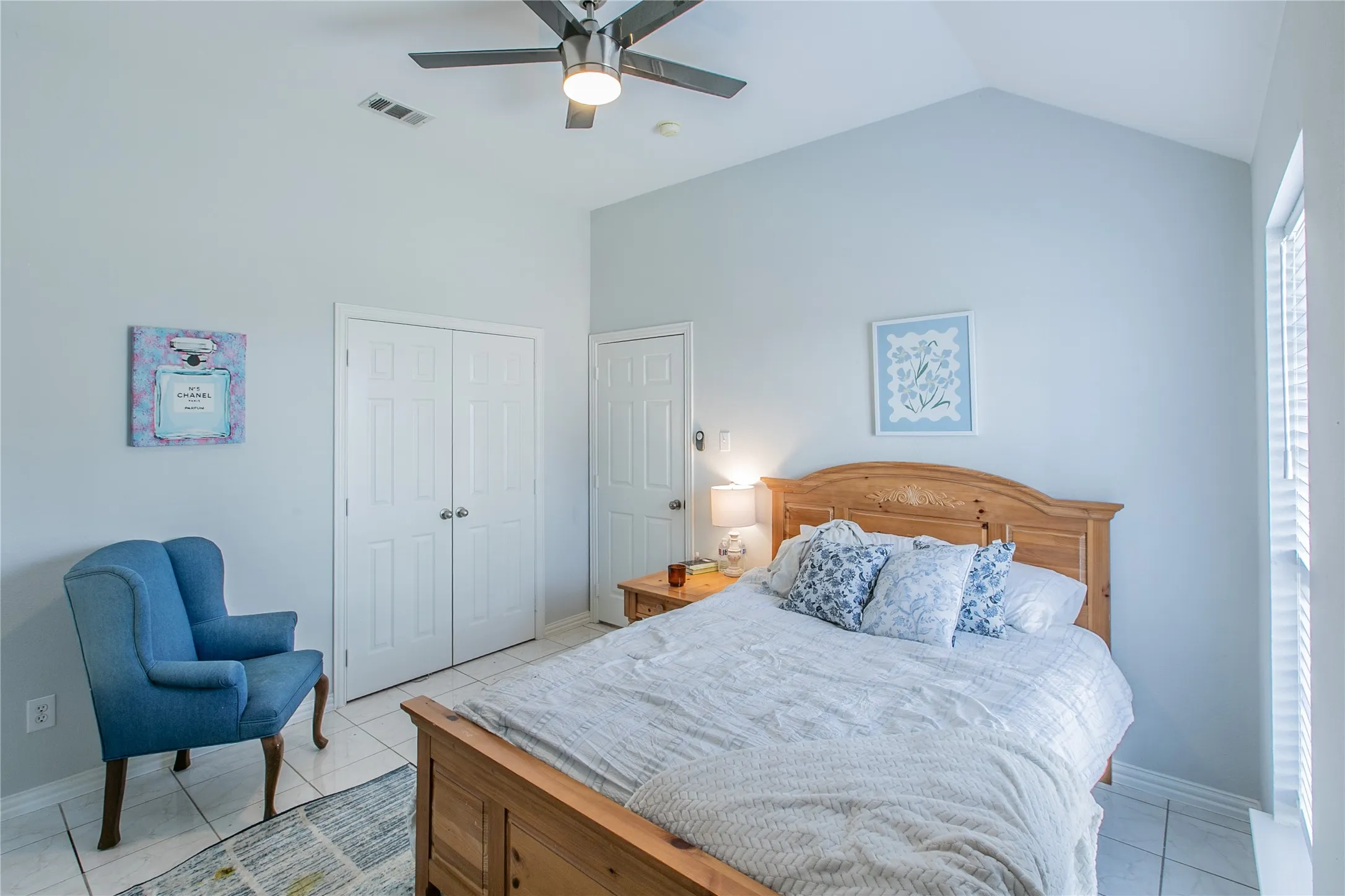 Single Family Residence For Sale in Dallas County , 4720 San Jacinto Street, Dallas, Texas 75204, 4 Bedroom, 4 Bathroom, 2 Garage spaces, 2,131 Sqft, built in 2002, mls#21395833, Real Estate Agent in Dallas, Homes For Sale in Dallas county, Homes For Sale in Dallas, Realtor in Dallas Texas, Real Estate Brokerage Independent Realty Texas, Luminita Cordes Realtor