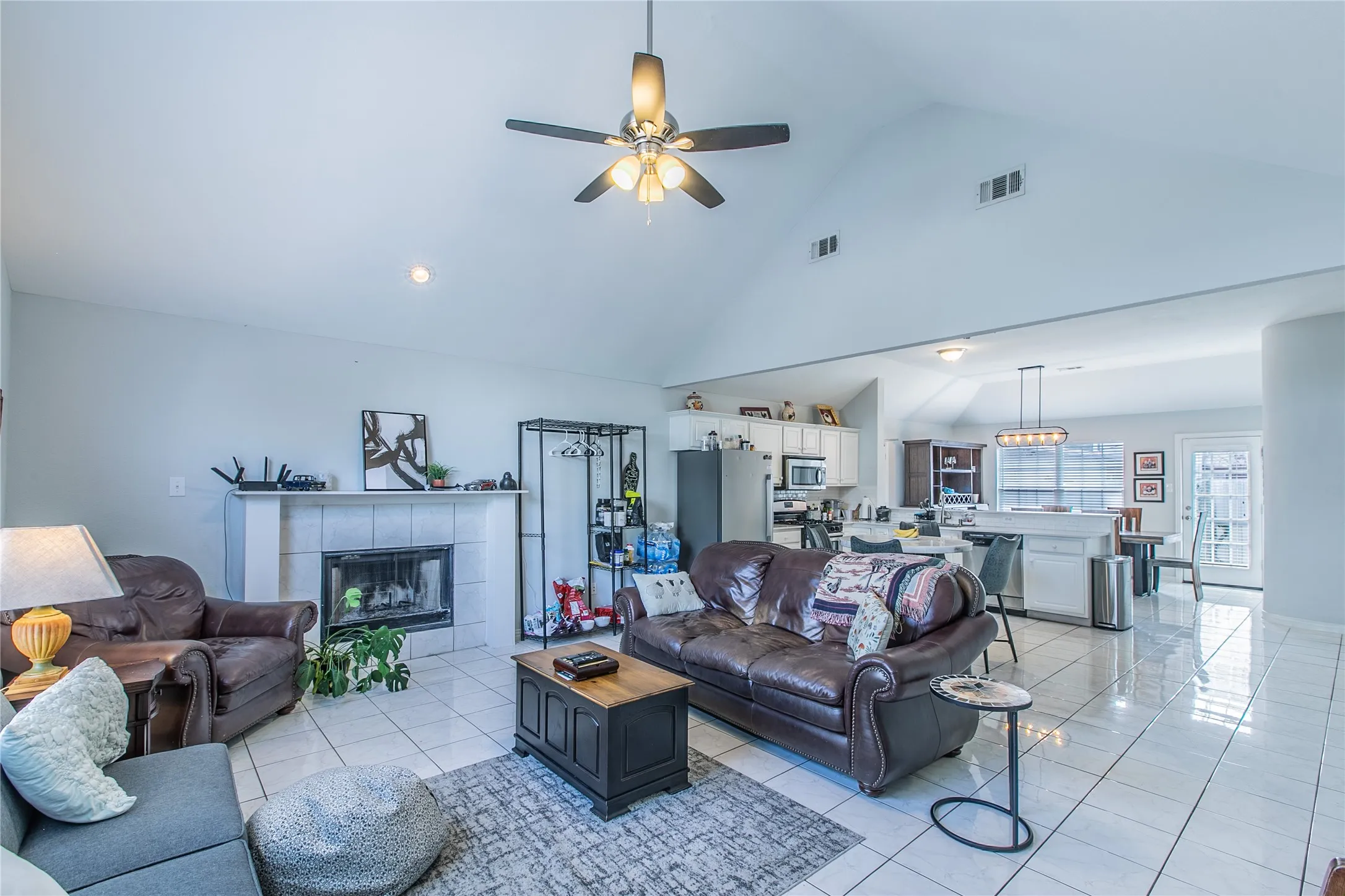 Single Family Residence For Sale in Dallas County , 4720 San Jacinto Street, Dallas, Texas 75204, 4 Bedroom, 4 Bathroom, 2 Garage spaces, 2,131 Sqft, built in 2002, mls#21395833, Real Estate Agent in Dallas, Homes For Sale in Dallas county, Homes For Sale in Dallas, Realtor in Dallas Texas, Real Estate Brokerage Independent Realty Texas, Luminita Cordes Realtor