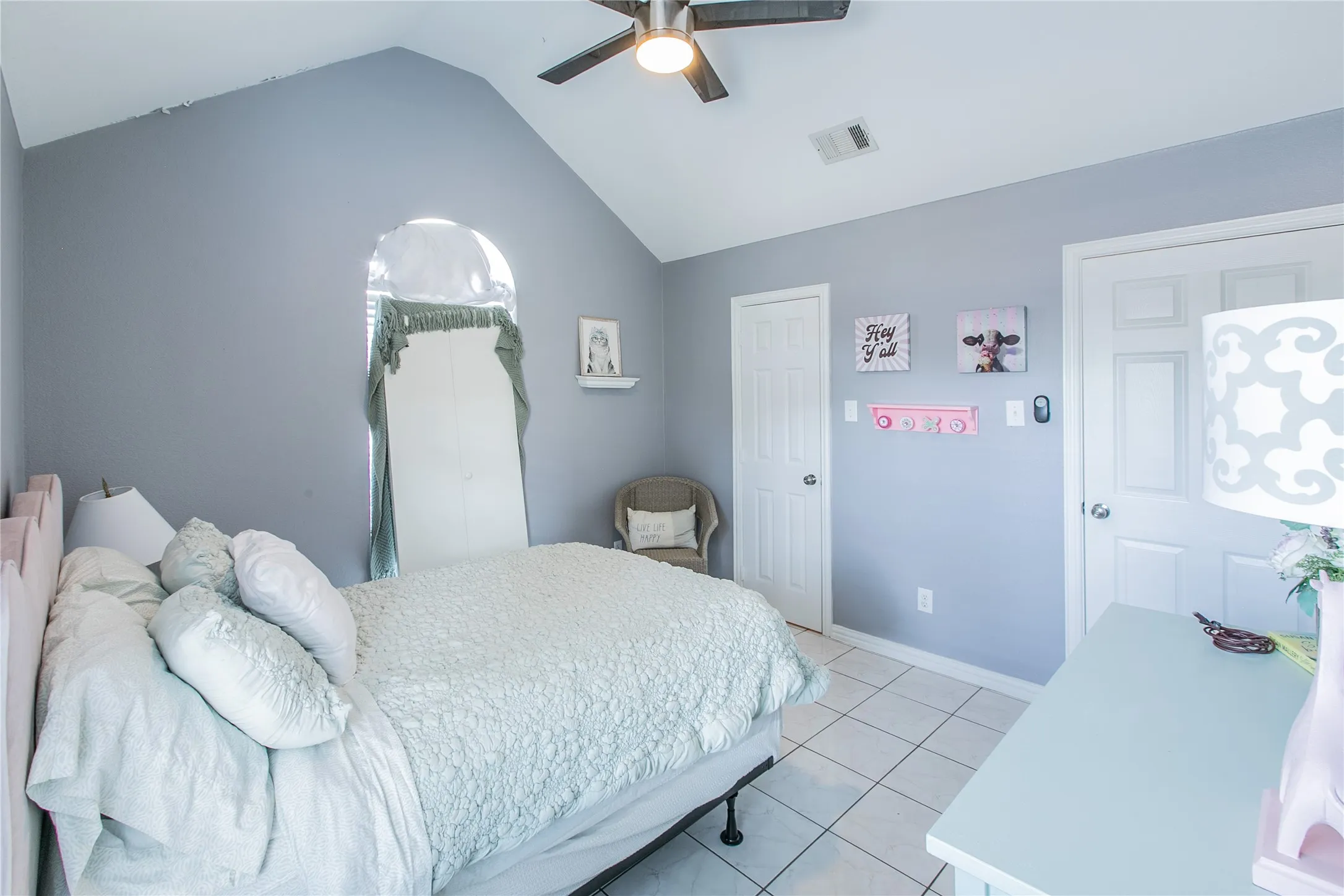 Single Family Residence For Sale in Dallas County , 4720 San Jacinto Street, Dallas, Texas 75204, 4 Bedroom, 4 Bathroom, 2 Garage spaces, 2,131 Sqft, built in 2002, mls#21395833, Real Estate Agent in Dallas, Homes For Sale in Dallas county, Homes For Sale in Dallas, Realtor in Dallas Texas, Real Estate Brokerage Independent Realty Texas, Luminita Cordes Realtor
