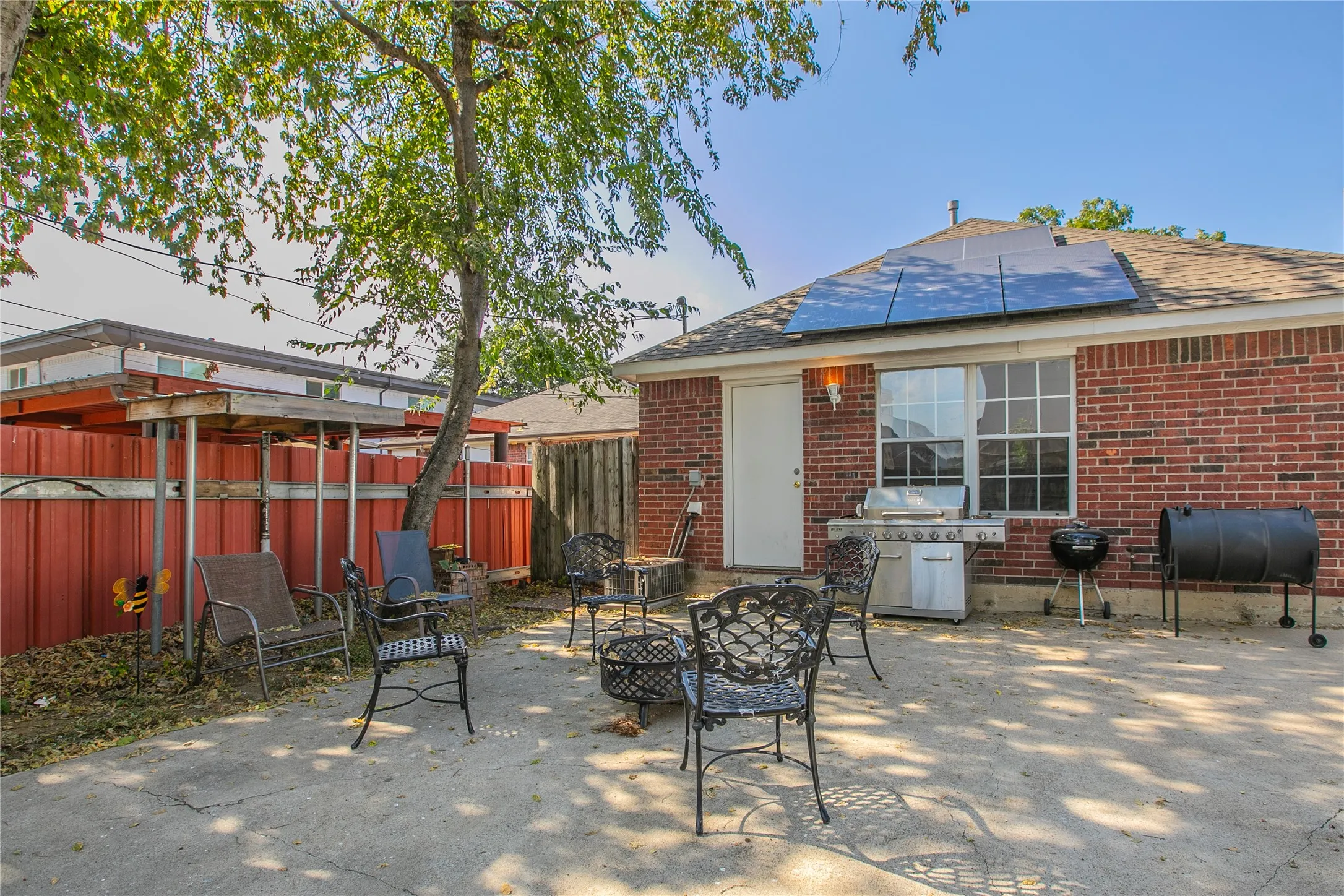 Single Family Residence For Sale in Dallas County , 4720 San Jacinto Street, Dallas, Texas 75204, 4 Bedroom, 4 Bathroom, 2 Garage spaces, 2,131 Sqft, built in 2002, mls#21395833, Real Estate Agent in Dallas, Homes For Sale in Dallas county, Homes For Sale in Dallas, Realtor in Dallas Texas, Real Estate Brokerage Independent Realty Texas, Luminita Cordes Realtor
