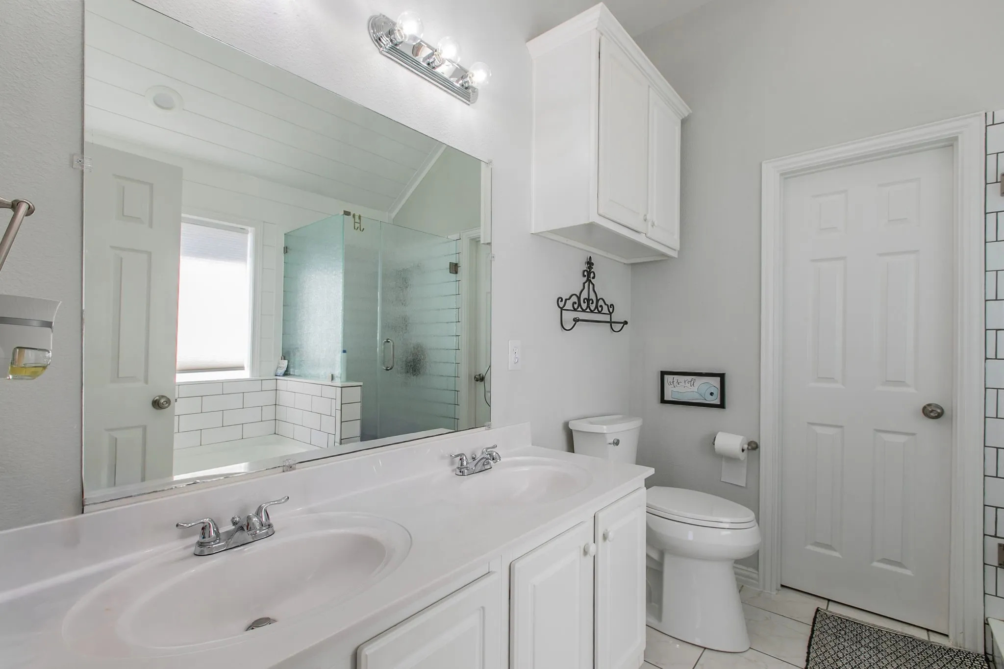 Single Family Residence For Sale in Dallas County , 4720 San Jacinto Street, Dallas, Texas 75204, 4 Bedroom, 4 Bathroom, 2 Garage spaces, 2,131 Sqft, built in 2002, mls#21395833, Real Estate Agent in Dallas, Homes For Sale in Dallas county, Homes For Sale in Dallas, Realtor in Dallas Texas, Real Estate Brokerage Independent Realty Texas, Luminita Cordes Realtor