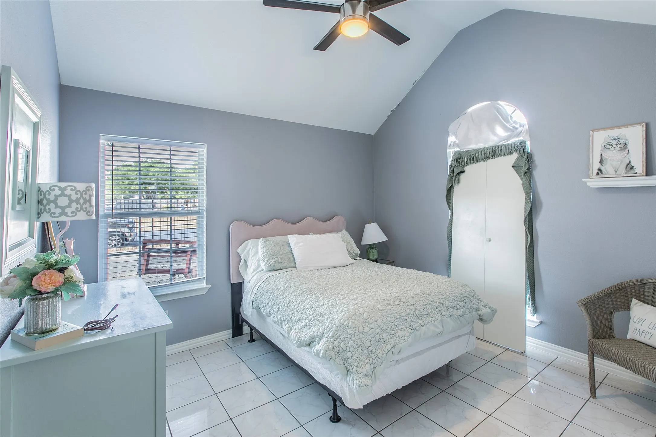 Single Family Residence For Sale in Dallas County , 4720 San Jacinto Street, Dallas, Texas 75204, 4 Bedroom, 4 Bathroom, 2 Garage spaces, 2,131 Sqft, built in 2002, mls#21395833, Real Estate Agent in Dallas, Homes For Sale in Dallas county, Homes For Sale in Dallas, Realtor in Dallas Texas, Real Estate Brokerage Independent Realty Texas, Luminita Cordes Realtor