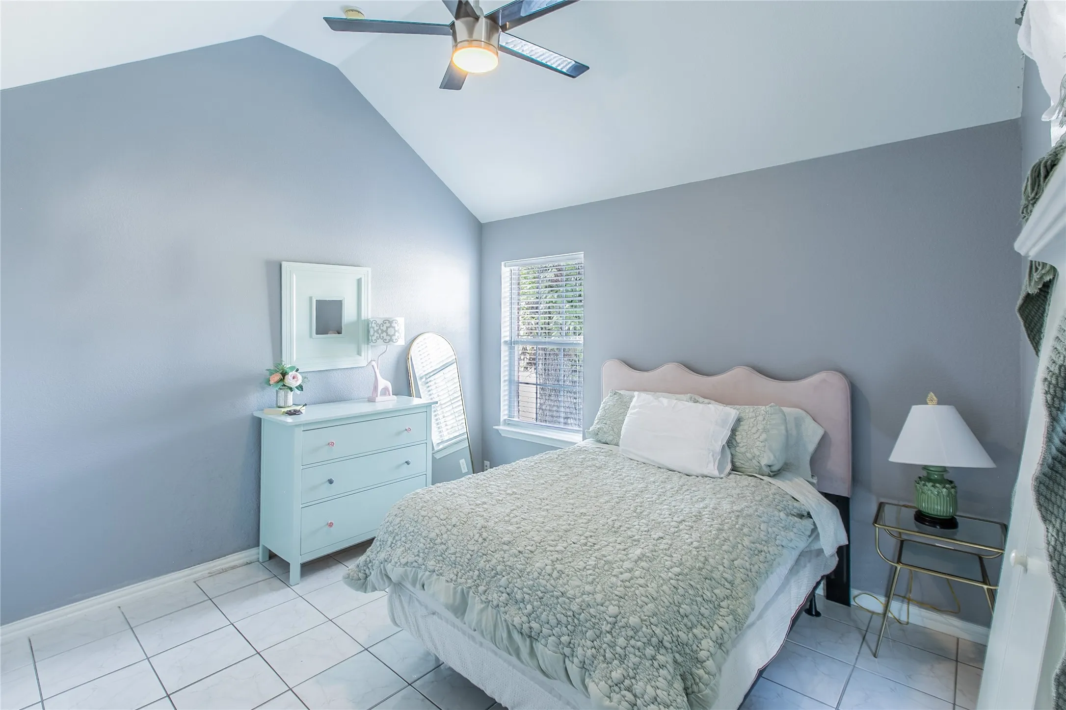 Single Family Residence For Sale in Dallas County , 4720 San Jacinto Street, Dallas, Texas 75204, 4 Bedroom, 4 Bathroom, 2 Garage spaces, 2,131 Sqft, built in 2002, mls#21395833, Real Estate Agent in Dallas, Homes For Sale in Dallas county, Homes For Sale in Dallas, Realtor in Dallas Texas, Real Estate Brokerage Independent Realty Texas, Luminita Cordes Realtor
