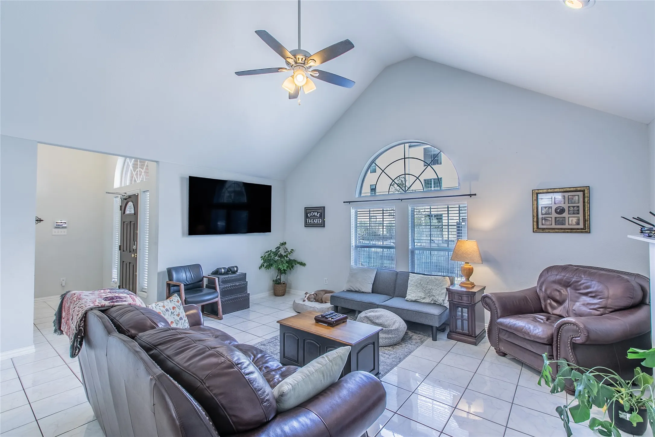 Single Family Residence For Sale in Dallas County , 4720 San Jacinto Street, Dallas, Texas 75204, 4 Bedroom, 4 Bathroom, 2 Garage spaces, 2,131 Sqft, built in 2002, mls#21395833, Real Estate Agent in Dallas, Homes For Sale in Dallas county, Homes For Sale in Dallas, Realtor in Dallas Texas, Real Estate Brokerage Independent Realty Texas, Luminita Cordes Realtor