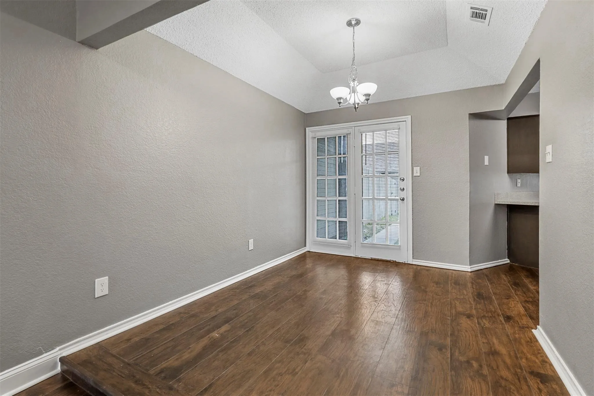 For Sale in Tarrant County , 800 Custer Street, Arlington, Texas 76014, 39 Bedroom, 26 Bathroom, Garage spaces, 0 Sqft, built in 1985, mls#21399213, Real Estate Agent in Arlington, Homes For Sale in Tarrant county, Homes For Sale in Arlington, Realtor in Arlington Texas, Real Estate Brokerage Independent Realty Texas, Luminita Cordes Realtor