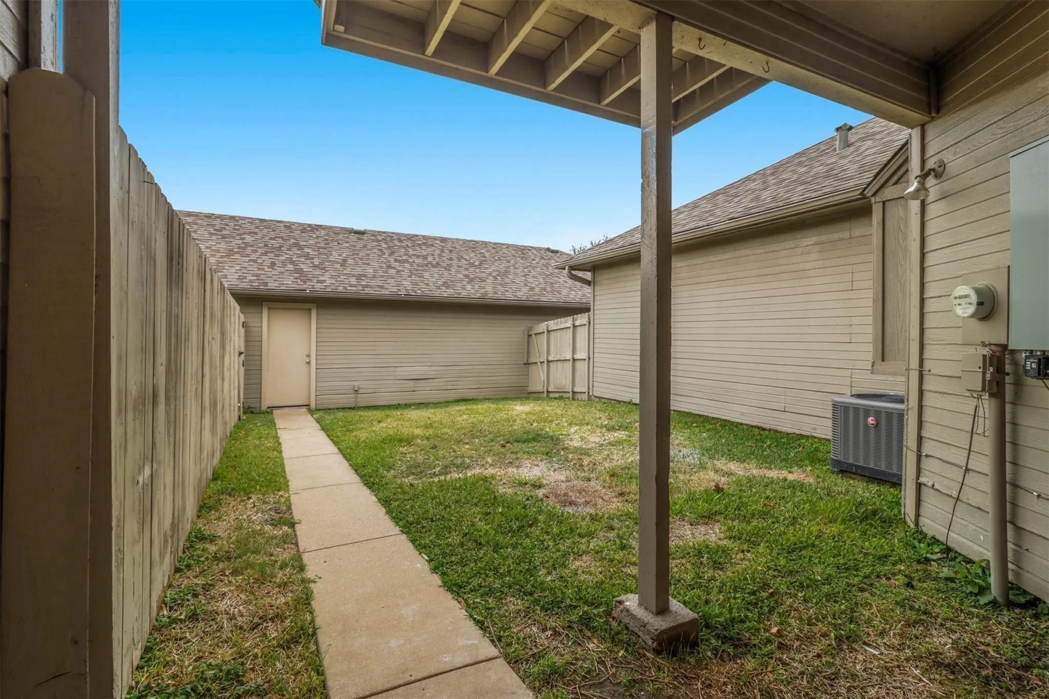 For Sale in Tarrant County , 800 Custer Street, Arlington, Texas 76014, 39 Bedroom, 26 Bathroom, Garage spaces, 0 Sqft, built in 1985, mls#21399213, Real Estate Agent in Arlington, Homes For Sale in Tarrant county, Homes For Sale in Arlington, Realtor in Arlington Texas, Real Estate Brokerage Independent Realty Texas, Luminita Cordes Realtor