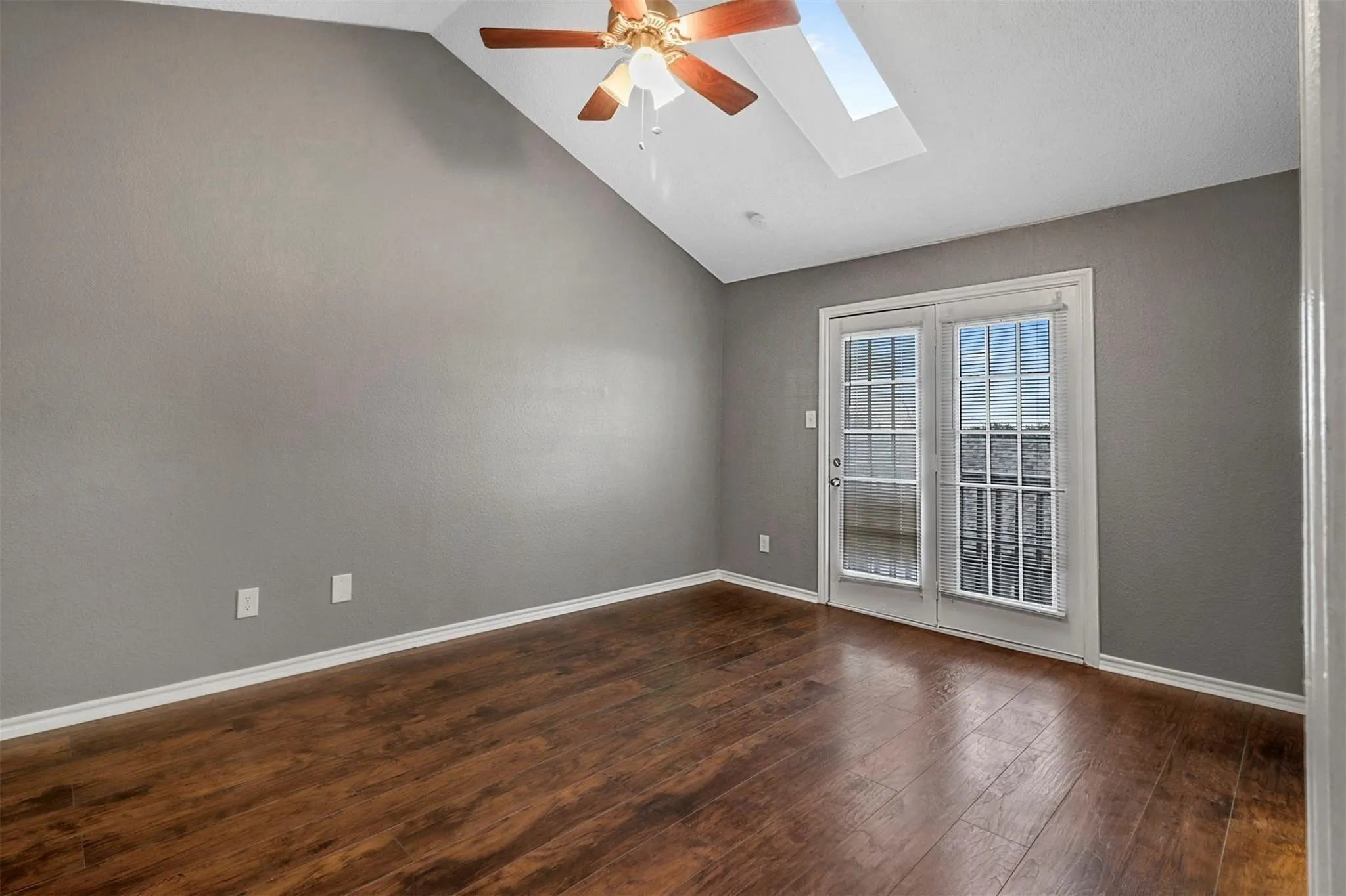 For Sale in Tarrant County , 800 Custer Street, Arlington, Texas 76014, 39 Bedroom, 26 Bathroom, Garage spaces, 0 Sqft, built in 1985, mls#21399213, Real Estate Agent in Arlington, Homes For Sale in Tarrant county, Homes For Sale in Arlington, Realtor in Arlington Texas, Real Estate Brokerage Independent Realty Texas, Luminita Cordes Realtor